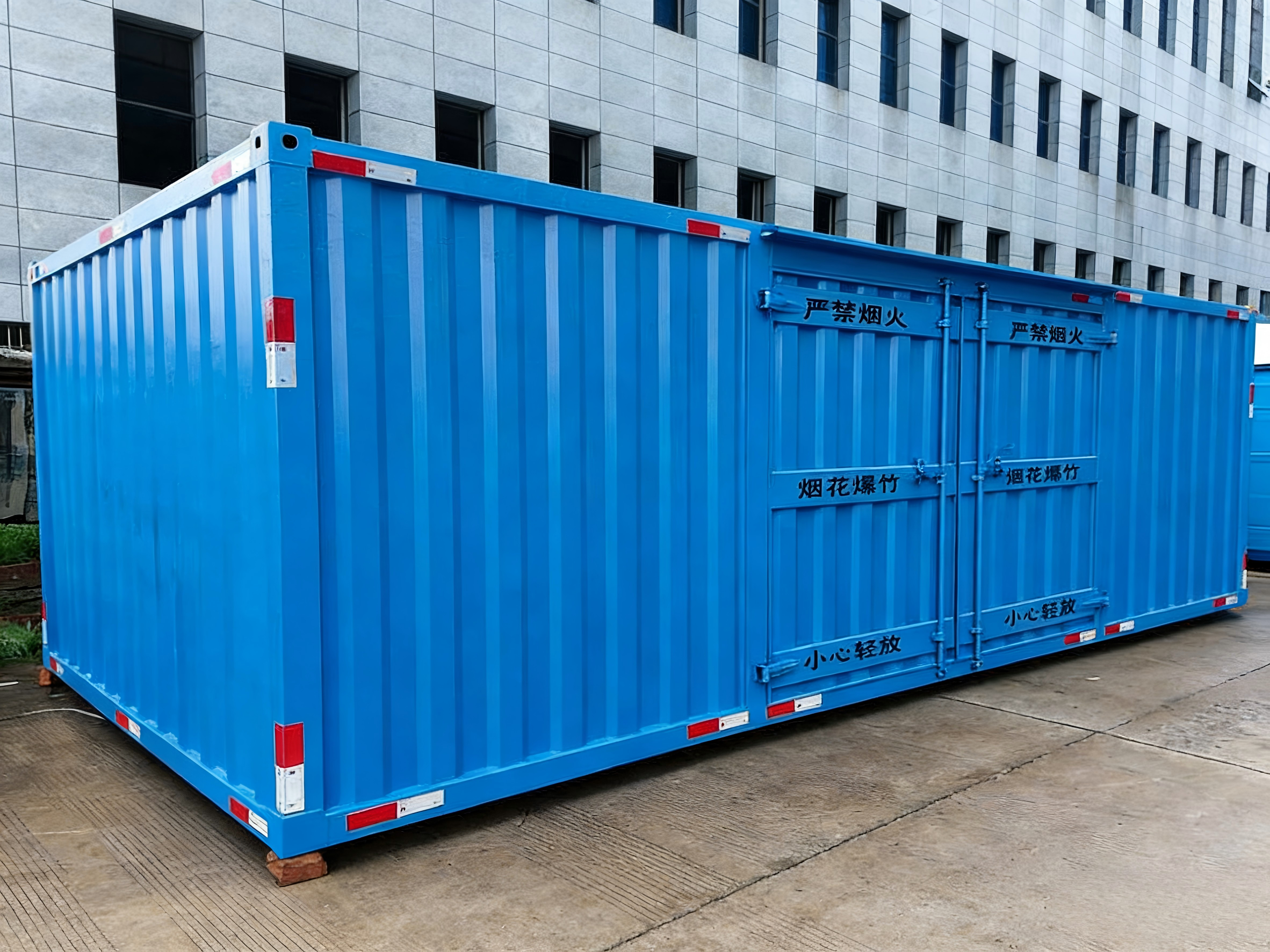 烟花集装箱内部智能监控与安全系统示意图