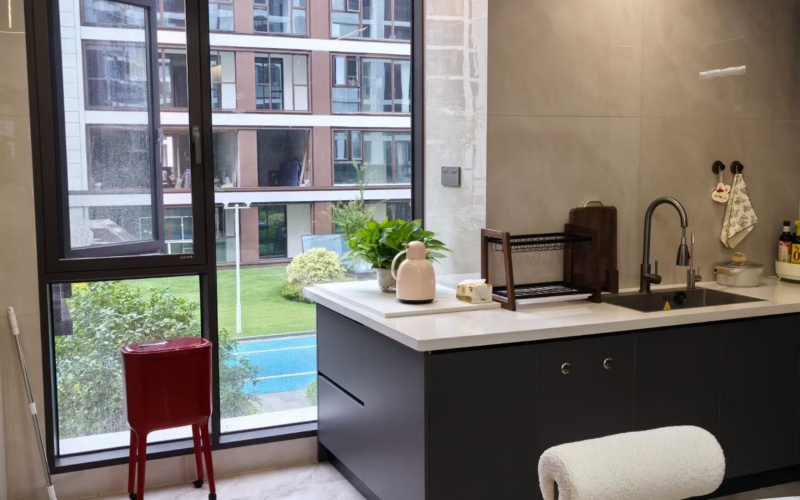 整洁的装修材料堆放区