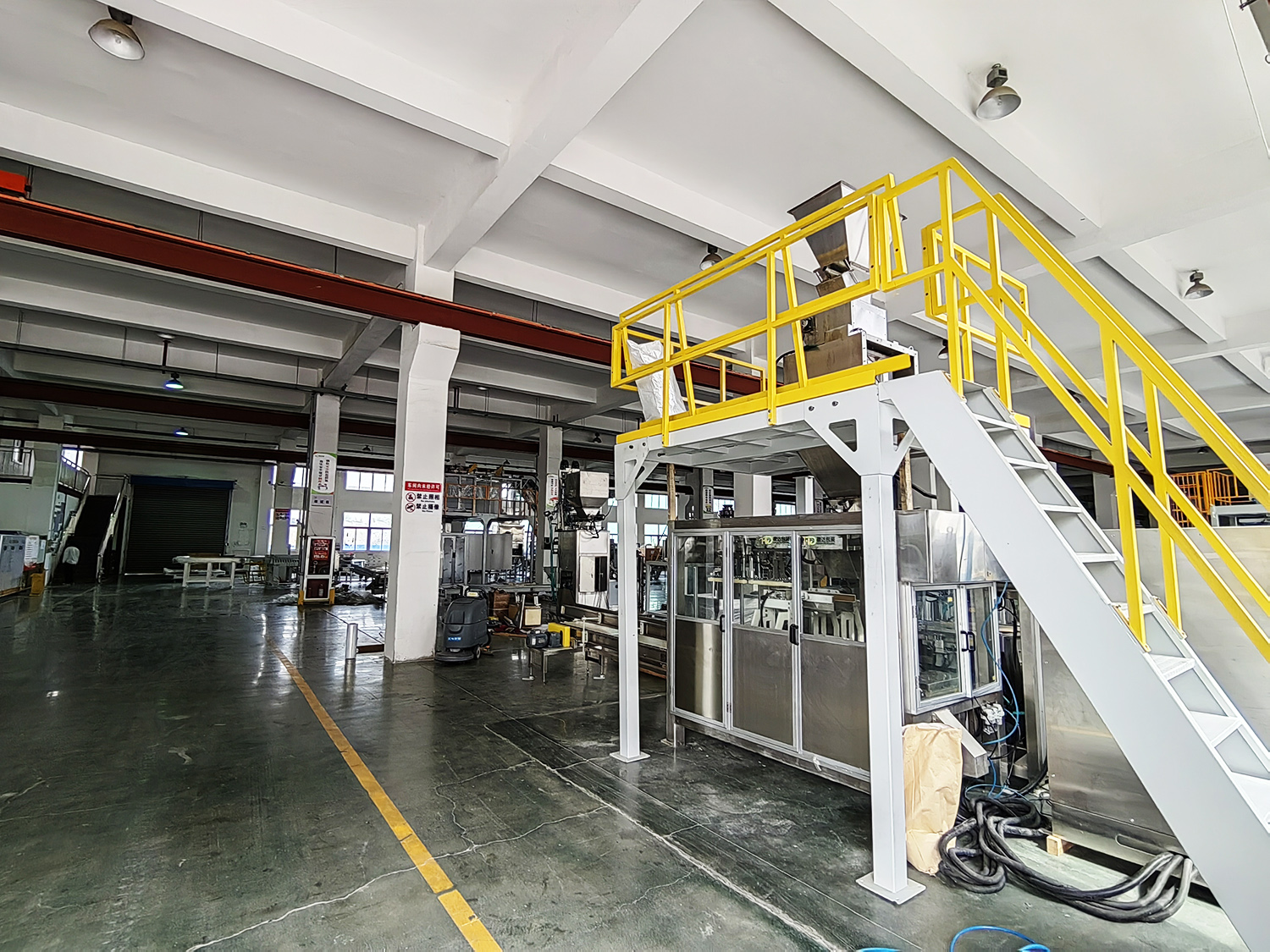 FFS重膜包装机工作现场