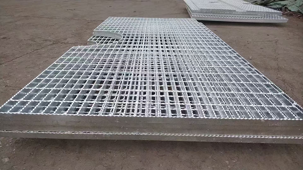 从原材料到成品的钢格板制造产业链示意图