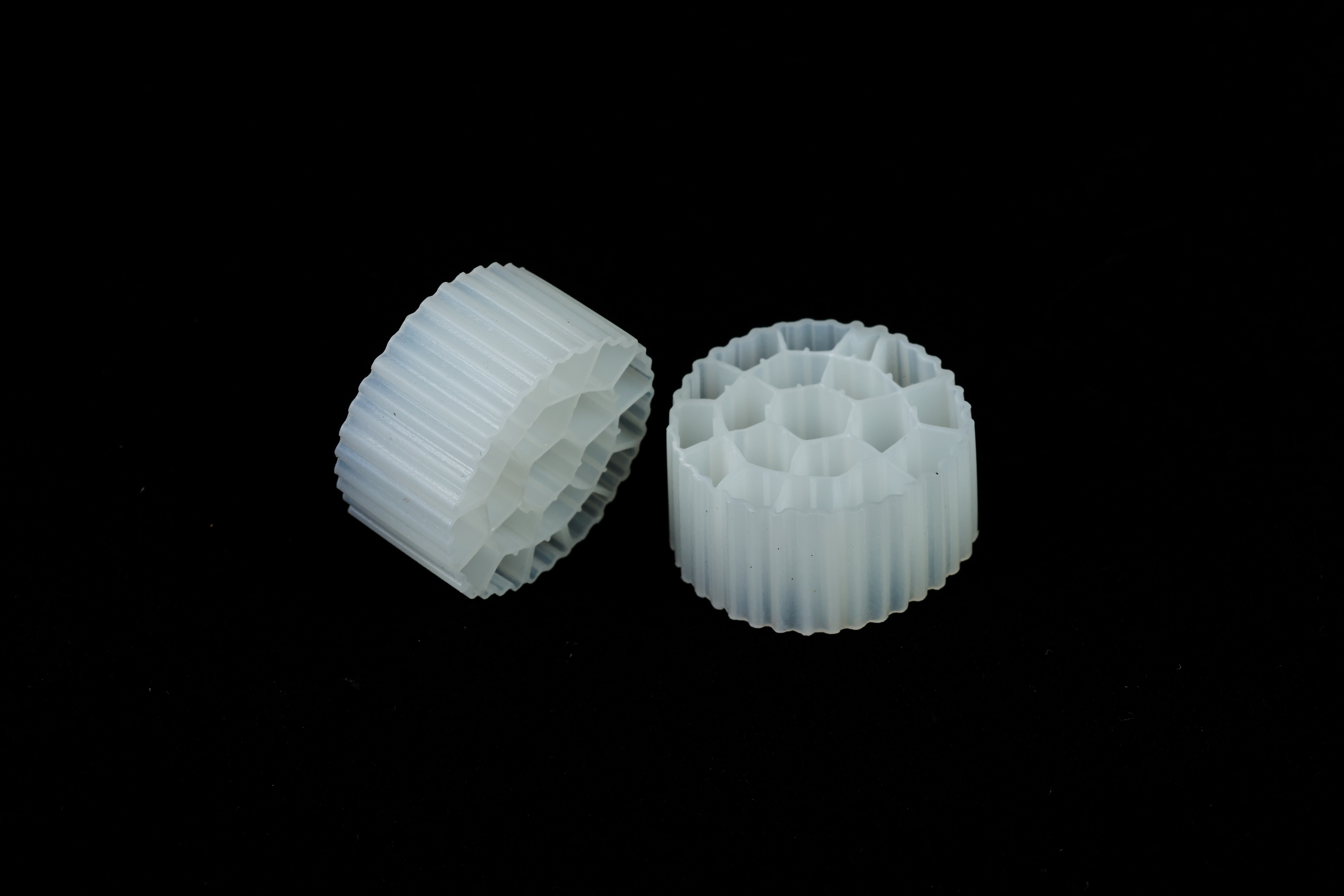 MBBR填料在曝气池中流化效果示意