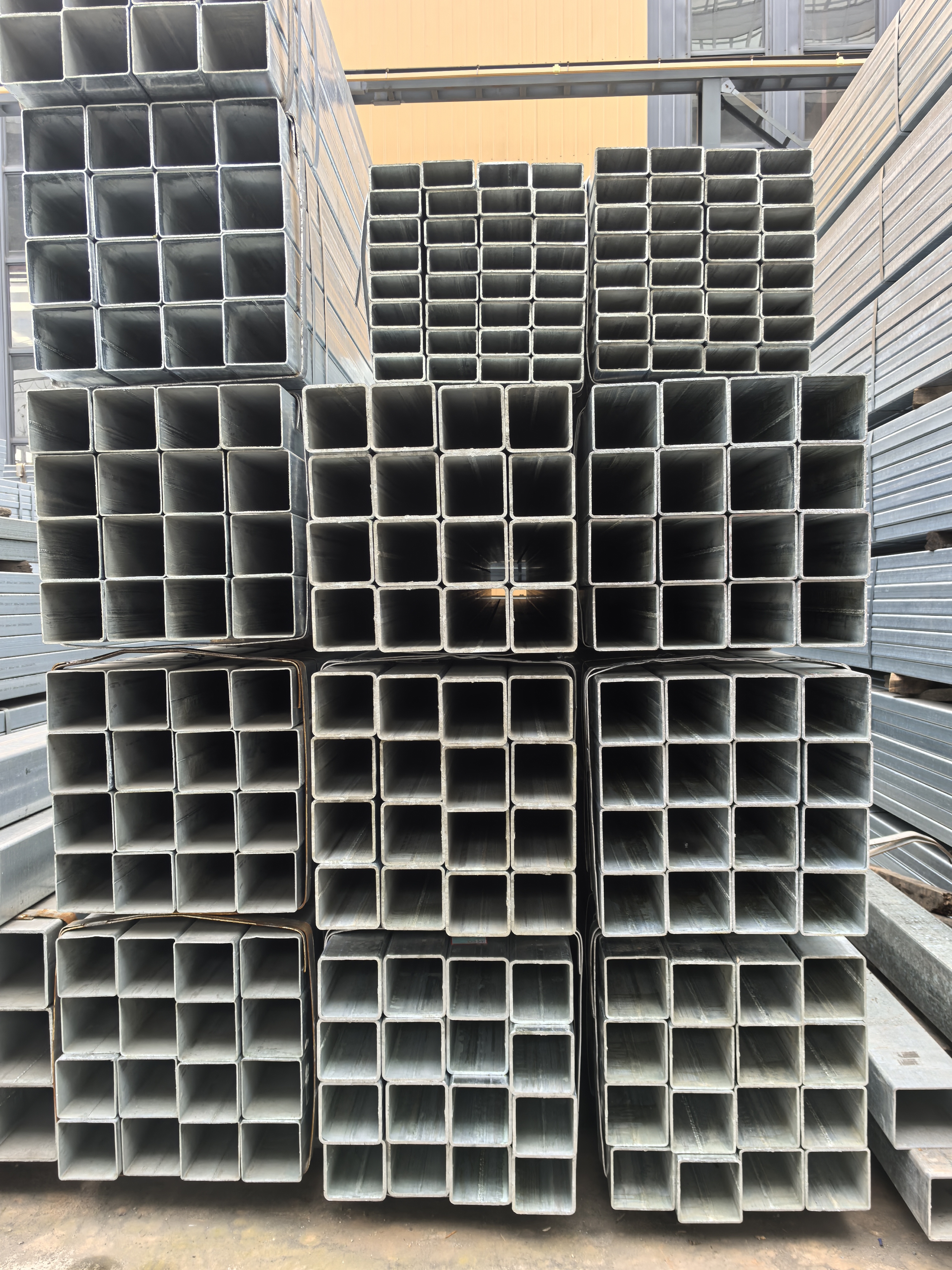 螺旋钢管应用于市政或建筑工地场景图