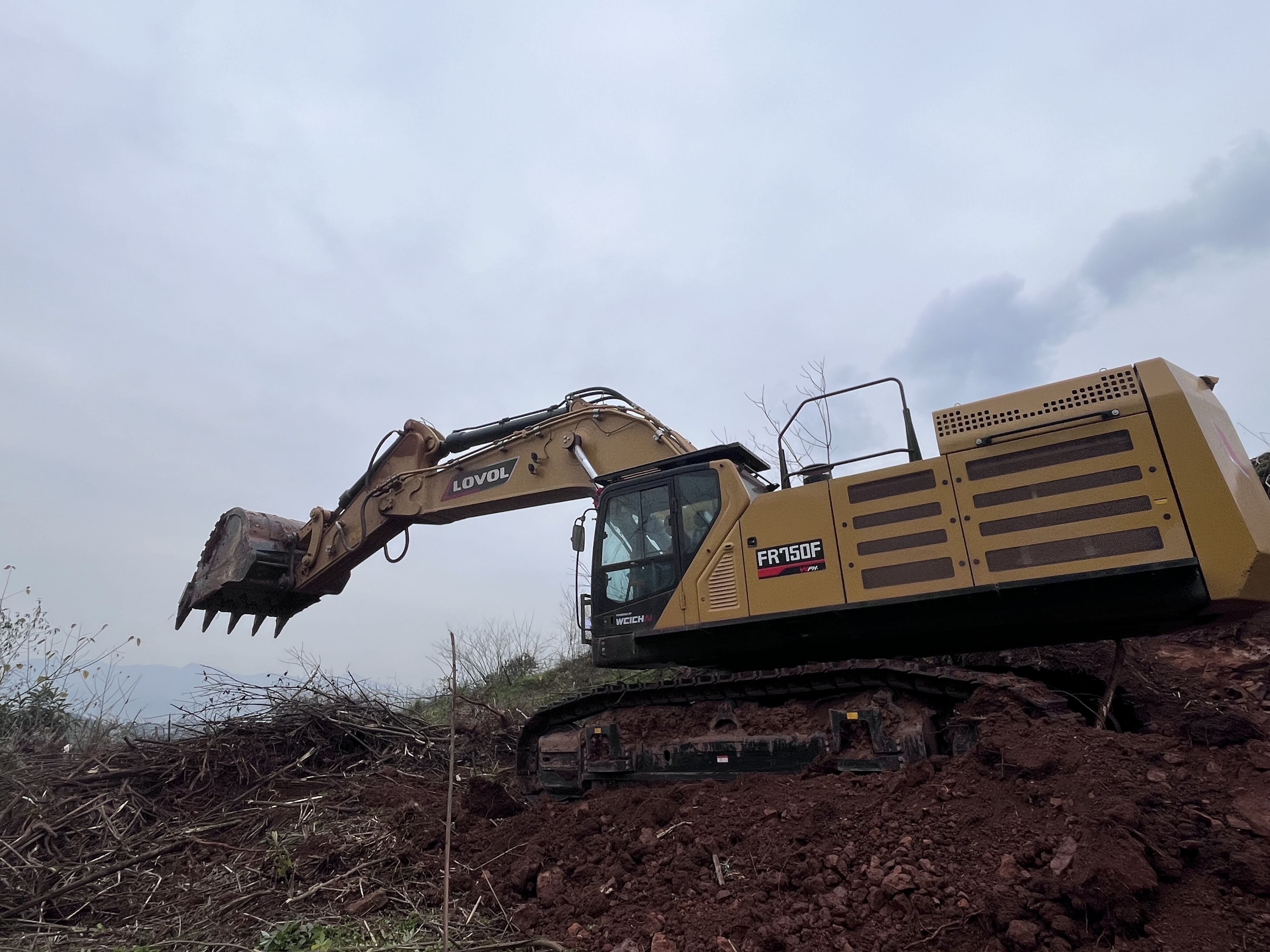 渝鑫通达重型设备租赁的“运租一体”服务展示