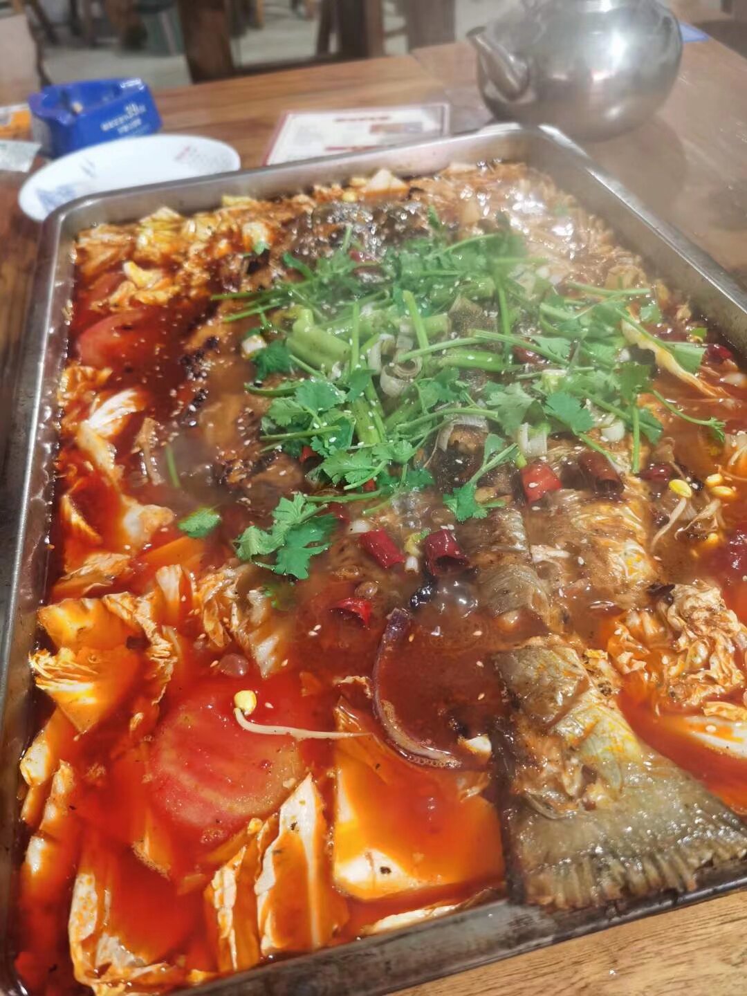 腊山烤鱼顾客用餐实景