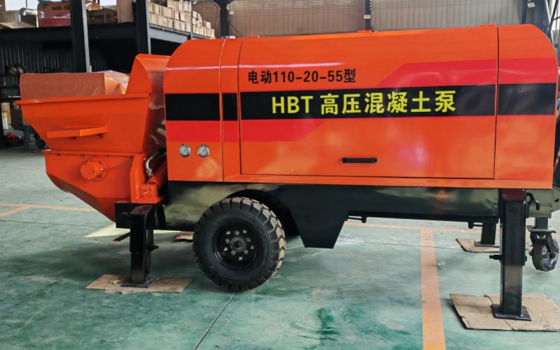 晓科机械小型混凝土泵施工现场