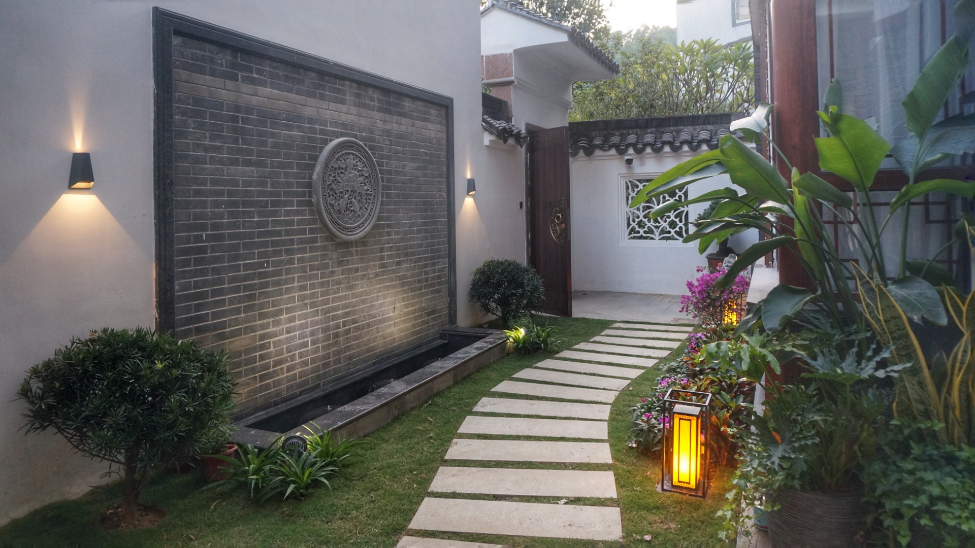 霂宸景观设计作品示例：金山龙庭湖园景观