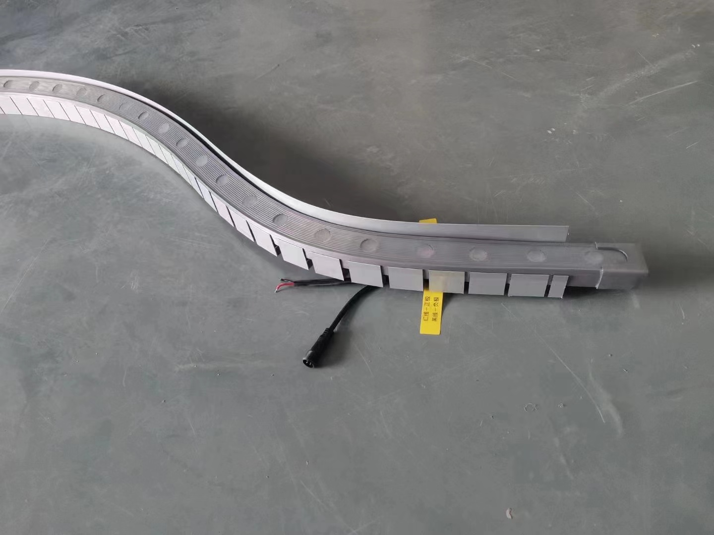 金博安LED幻彩灯带柔性展示