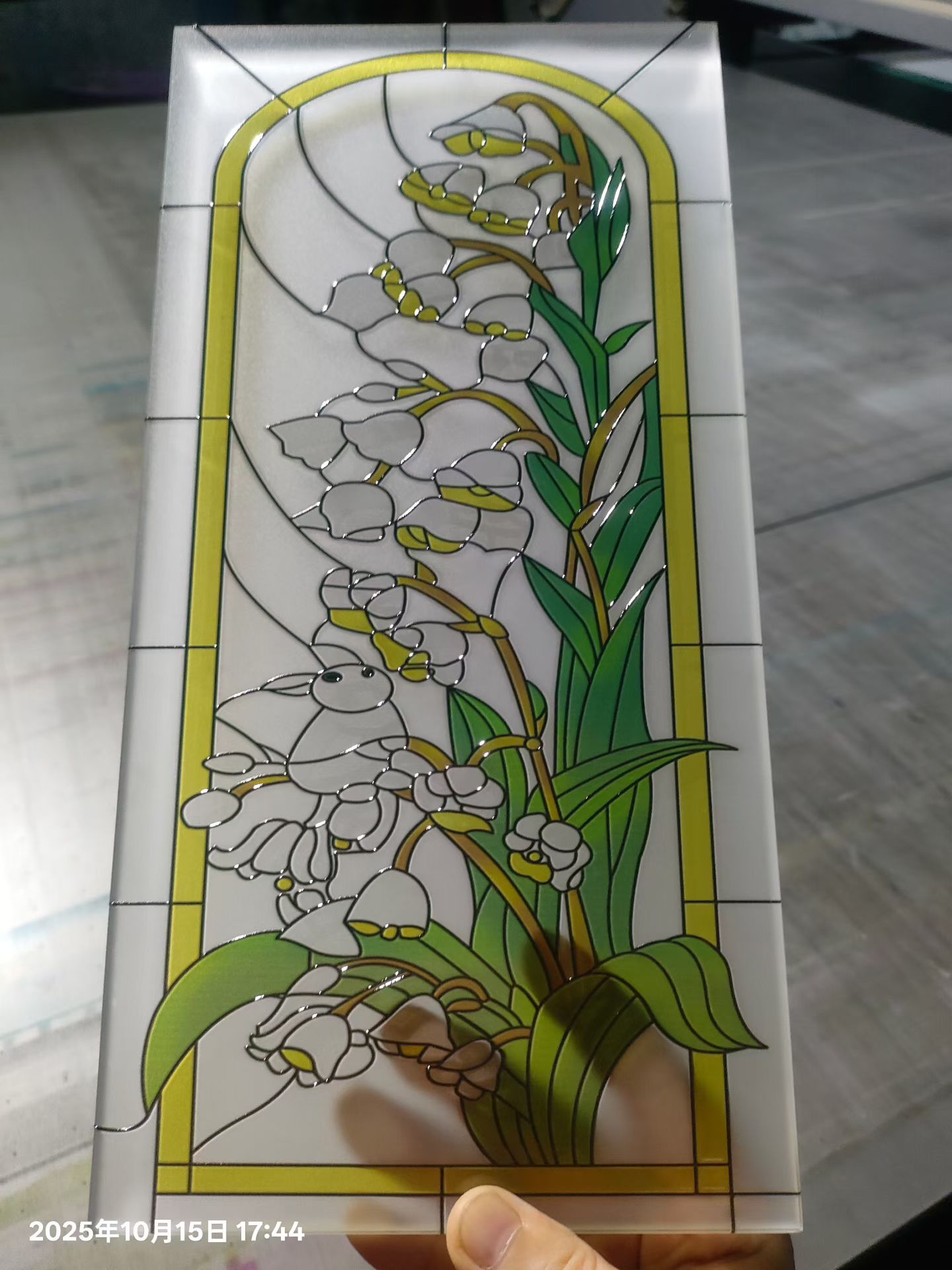 现代建筑中的渐变玻璃幕墙细节