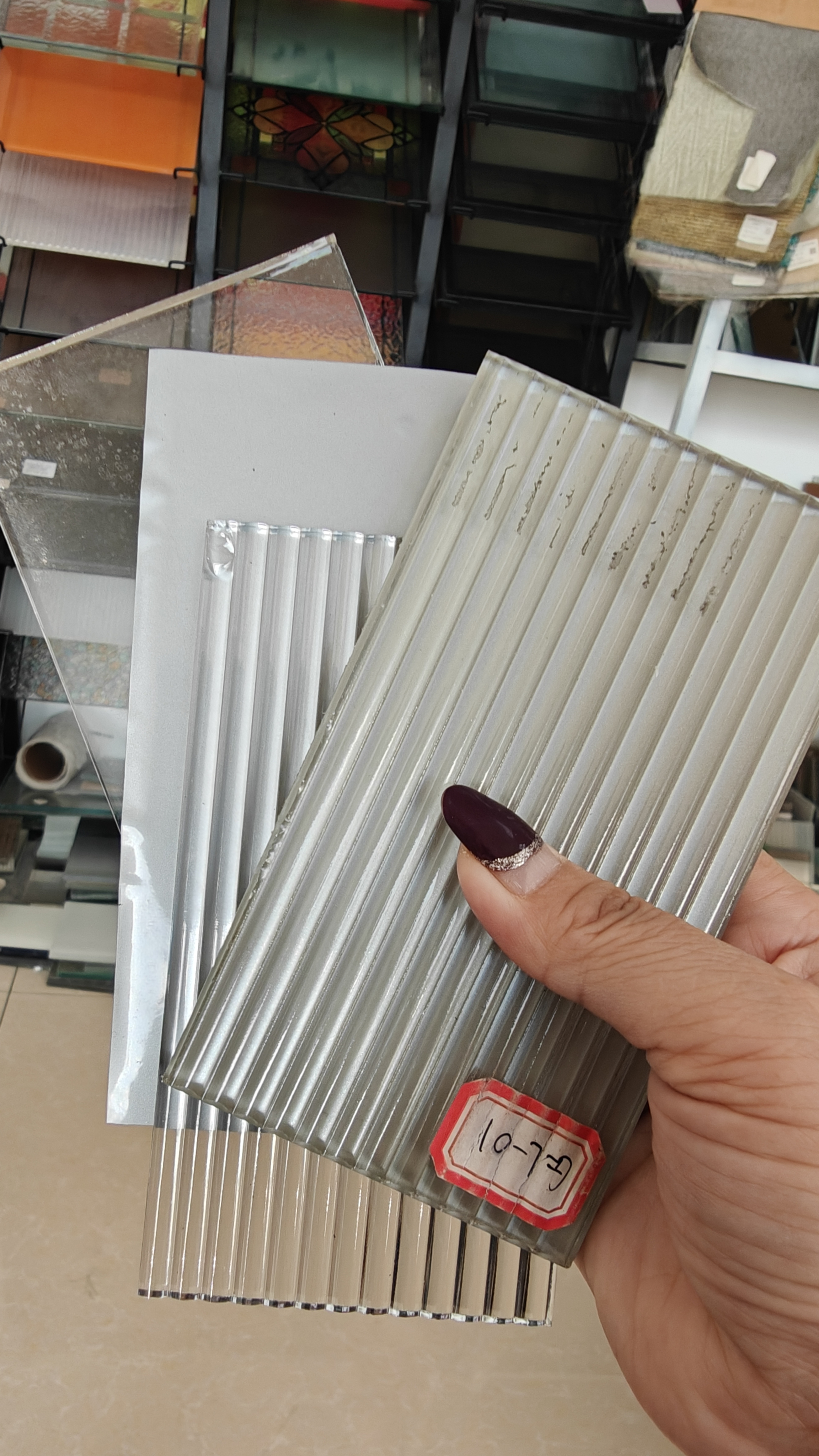 晶彩华阳酒店工程玻璃安装实景