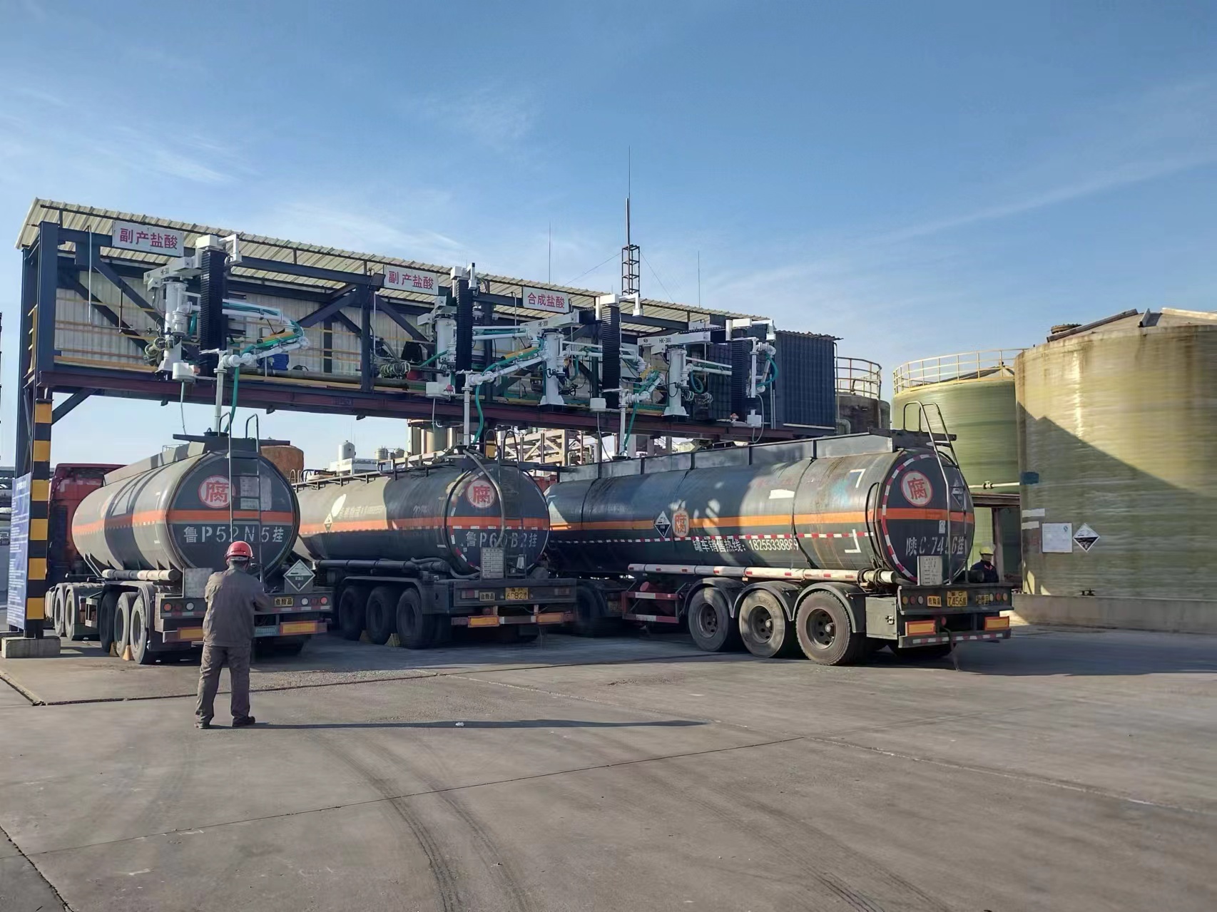 智能鹤管AI视觉对位系统工作特写