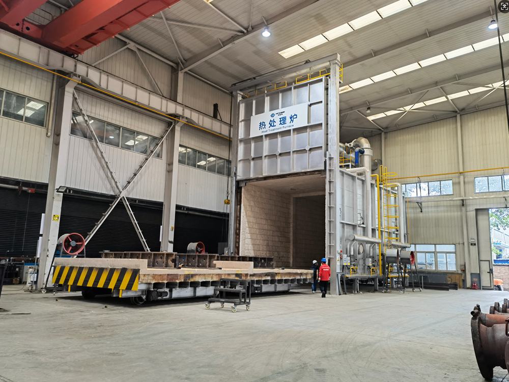 大型台车炉应用于重型工件热处理现场