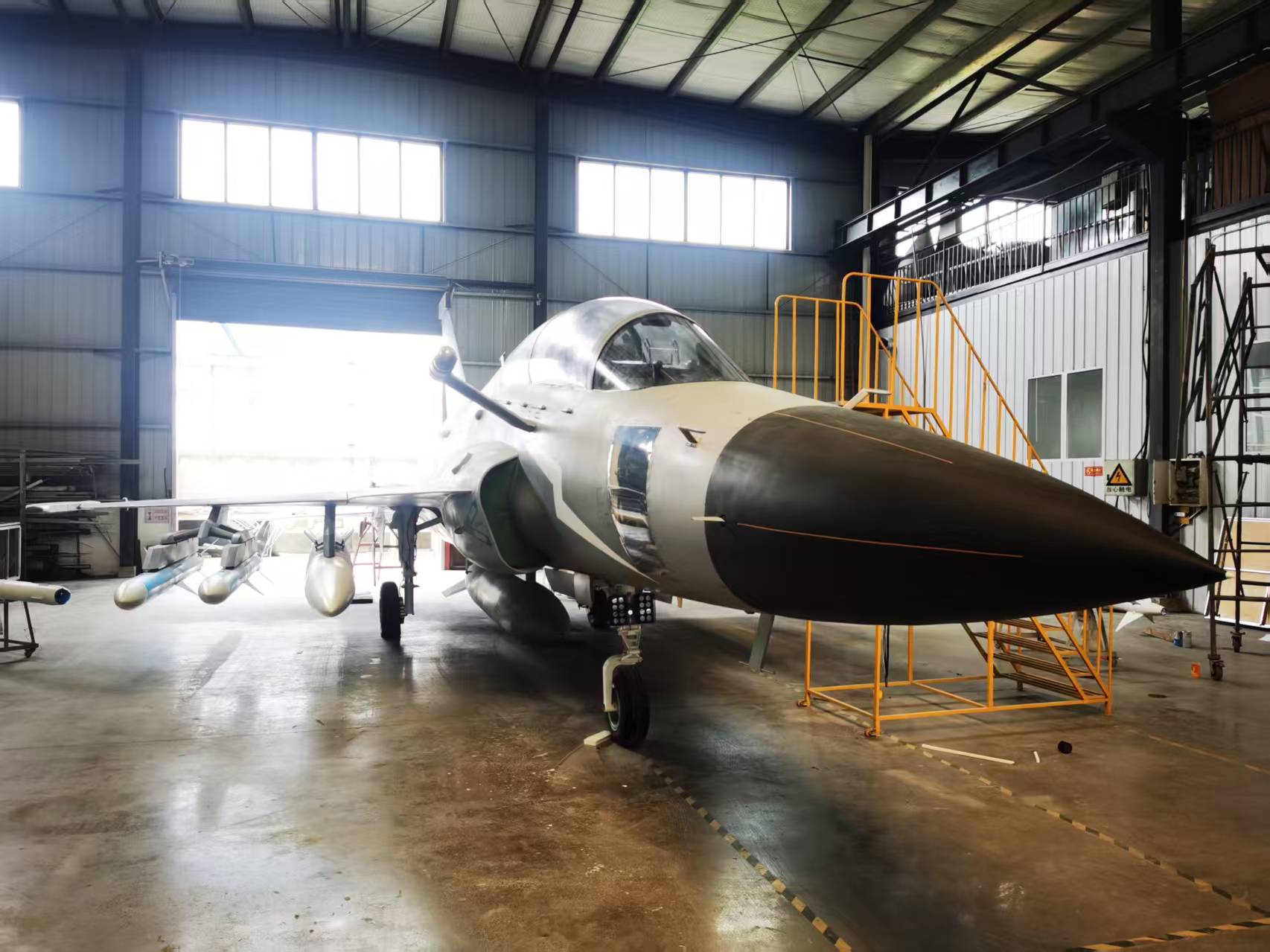 四川裕阳军航科技有限公司生产车间一隅