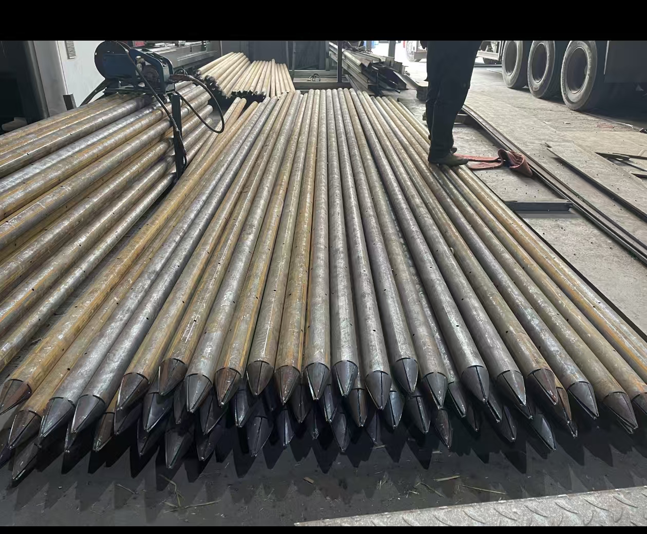 现代化型材拉弯加工车间实景