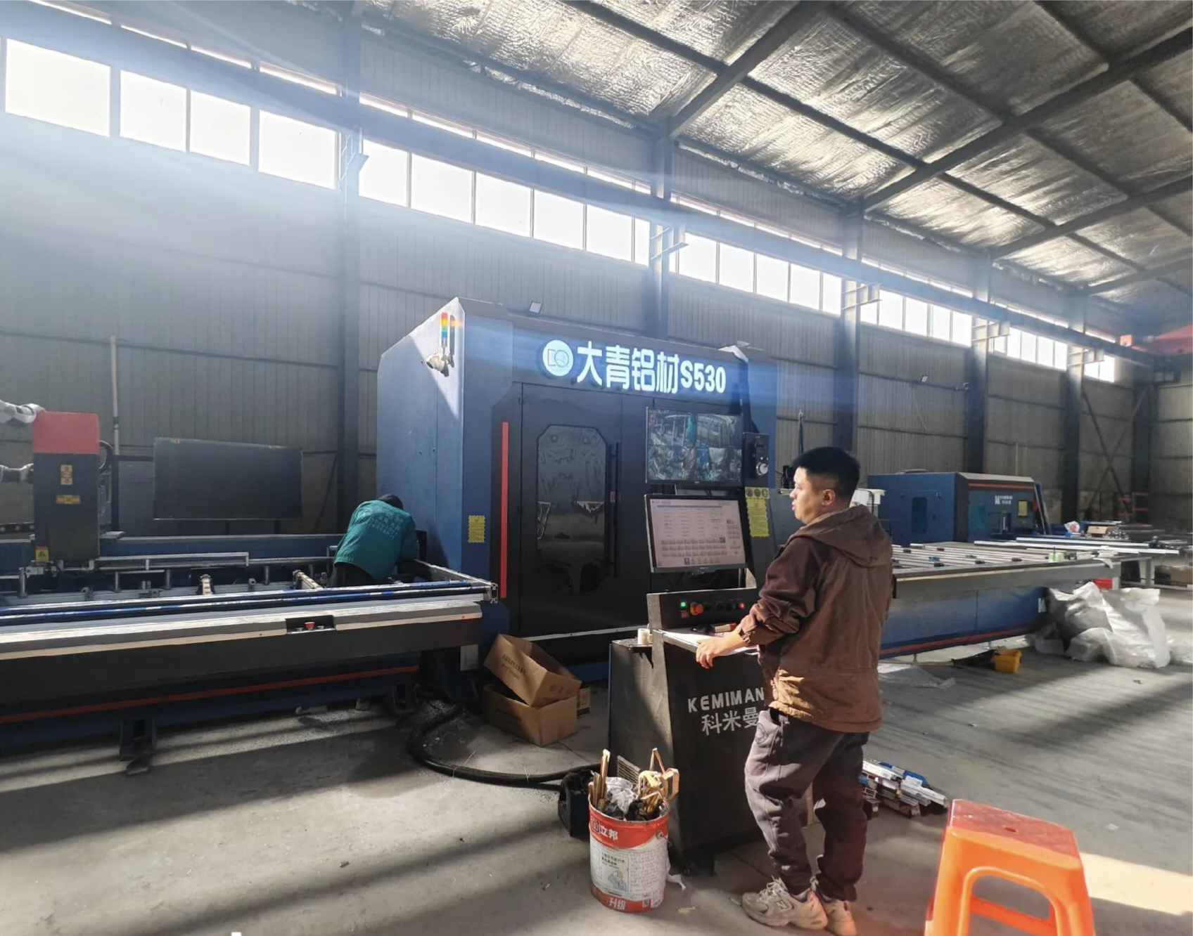 大青铝材全自动智能生产车间一角