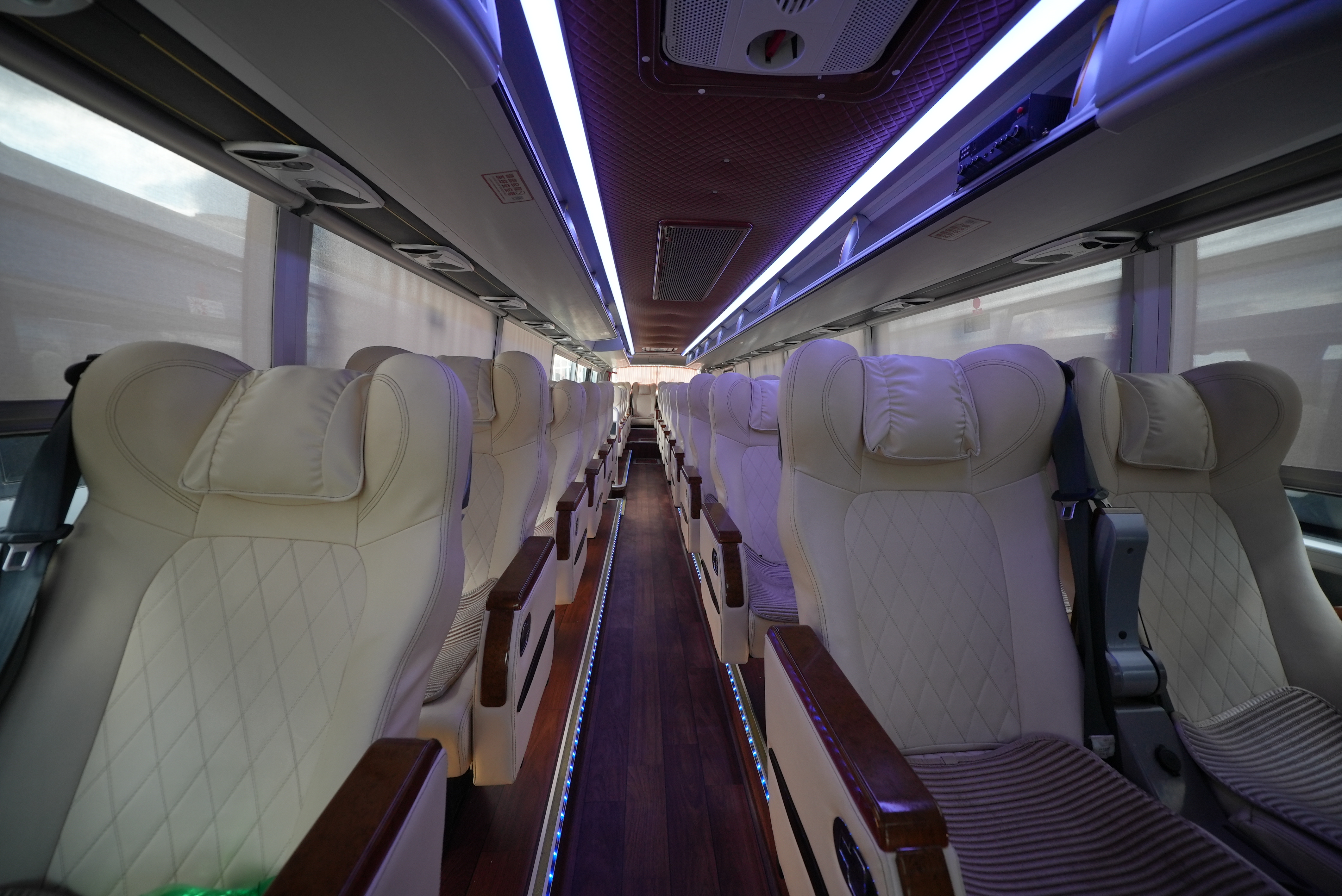 专业驾驶员团队与车辆日常检查