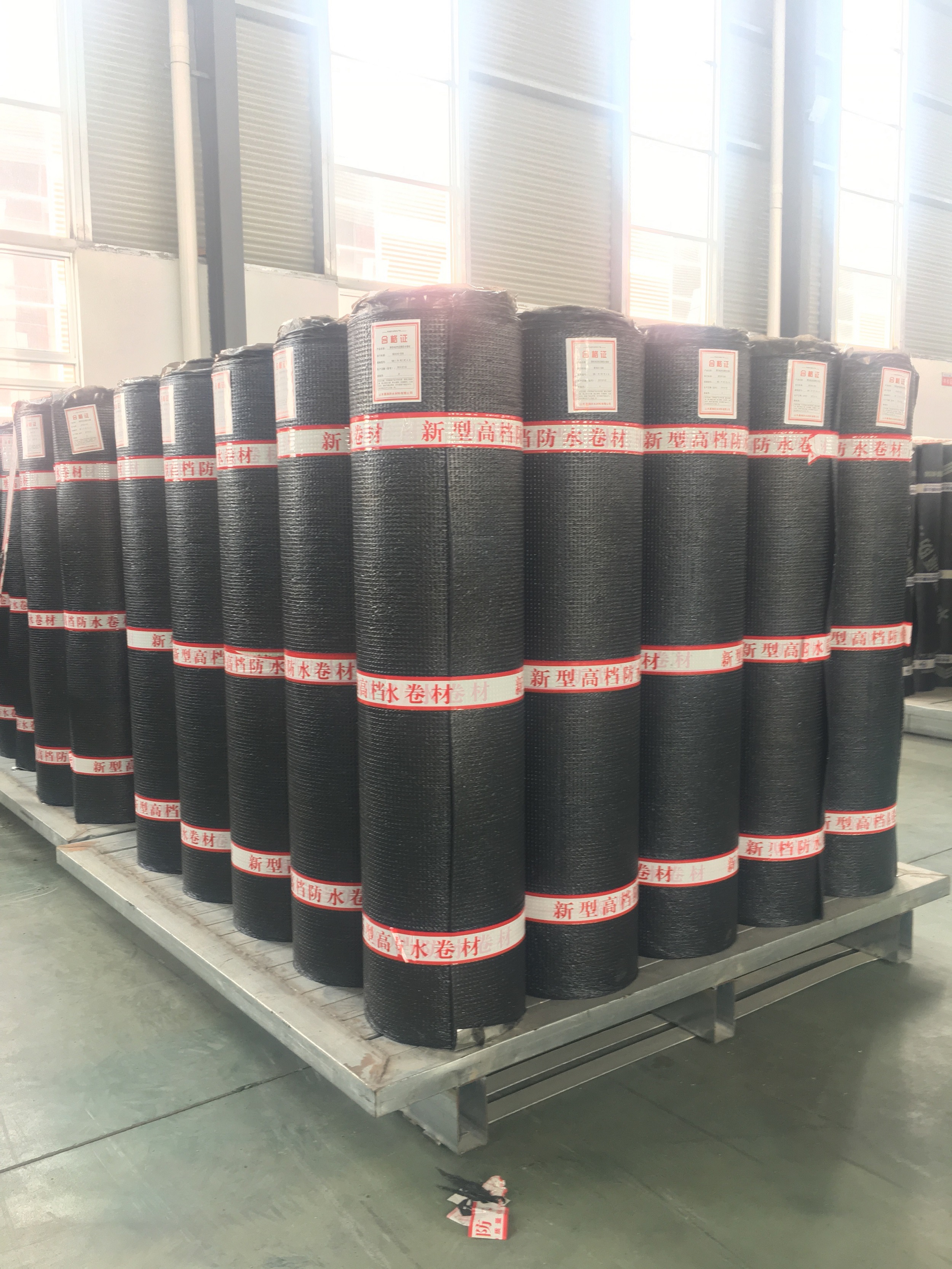 多样化的防水卷材样品展示