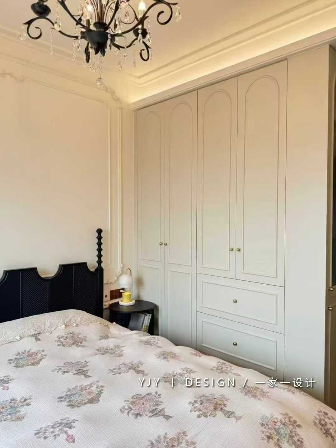 完工实景：现代简约风格客厅，展现设计落地效果