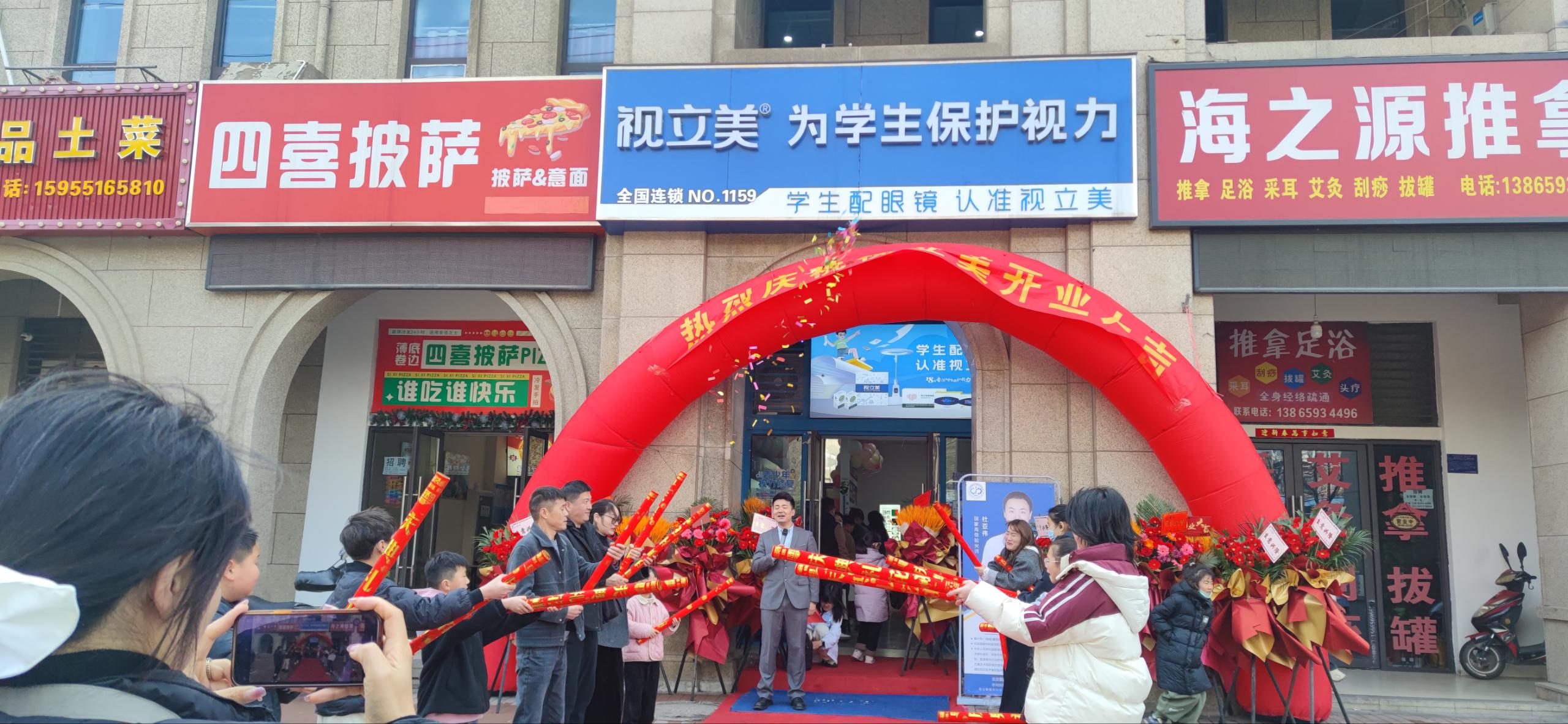 青少年视力健康筛查与档案建立工作场景