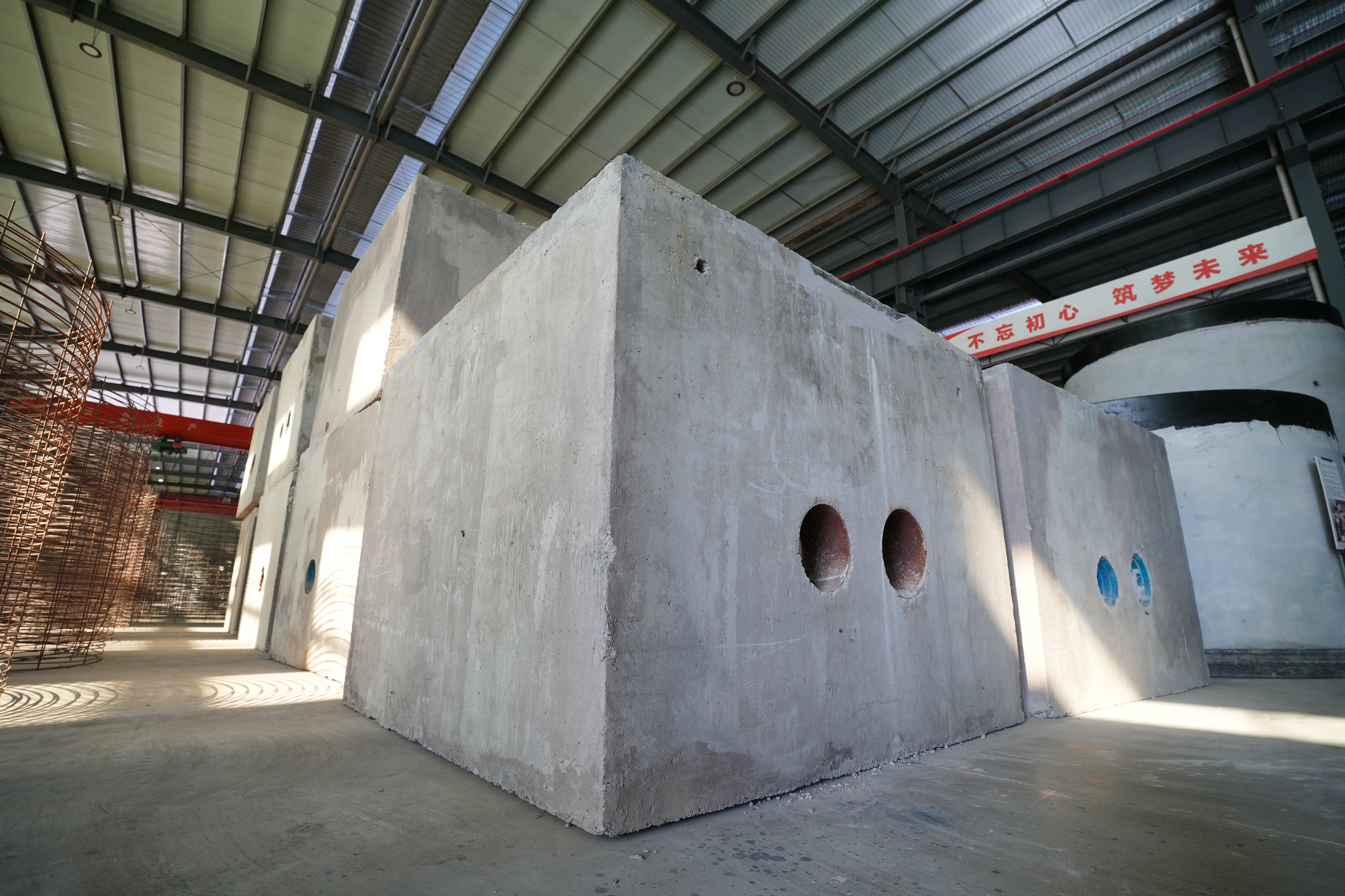 不同规格顶管产品堆场