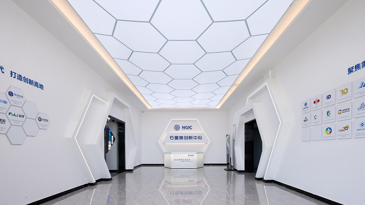 现代办公空间功能分区与动线规划示意