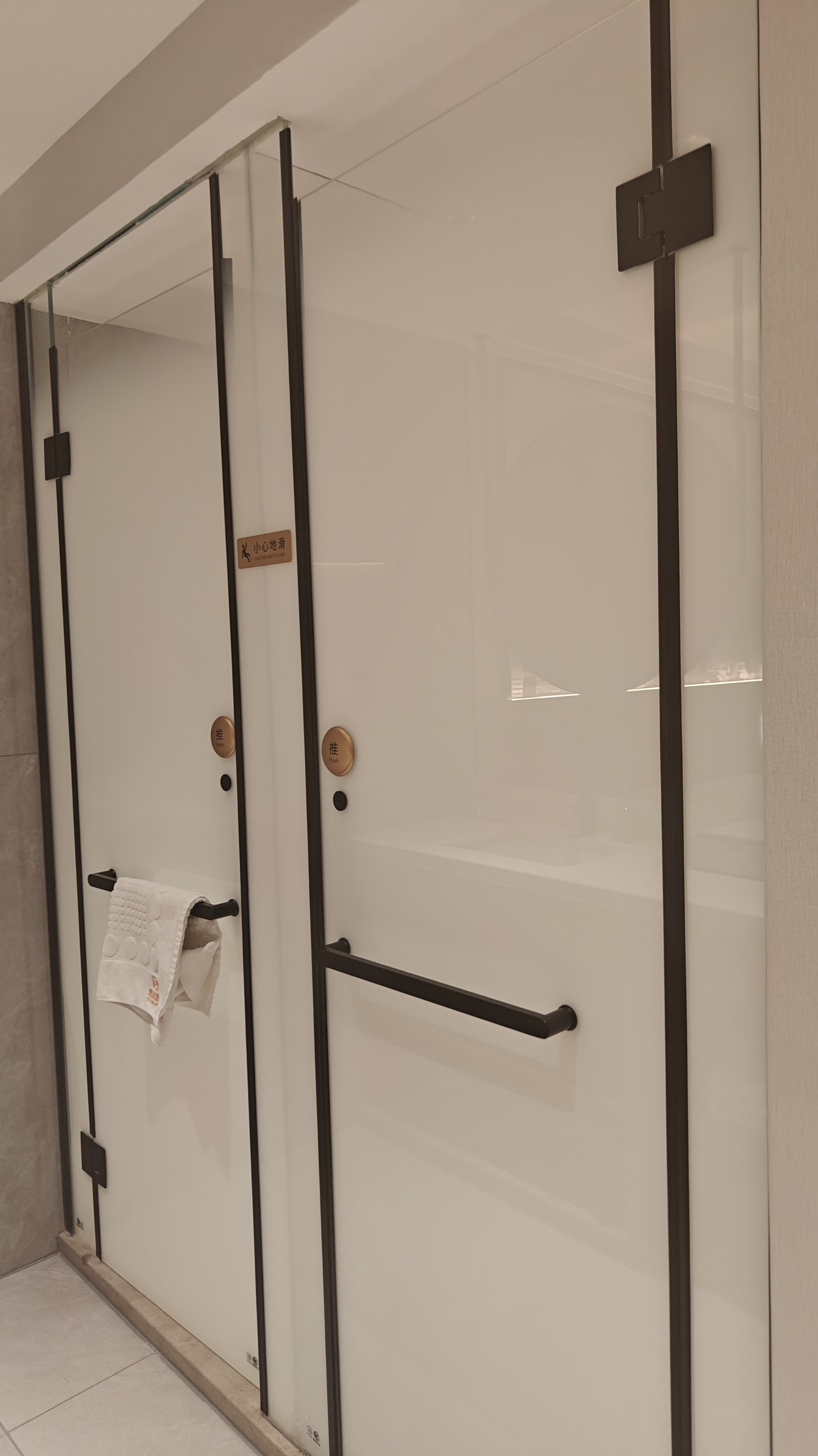 规模化工程玻璃应用实景