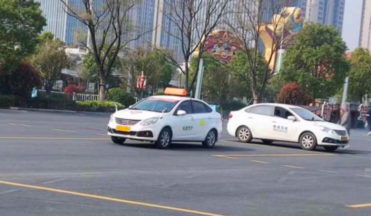 政务区附近标准化驾驶训练场地示意