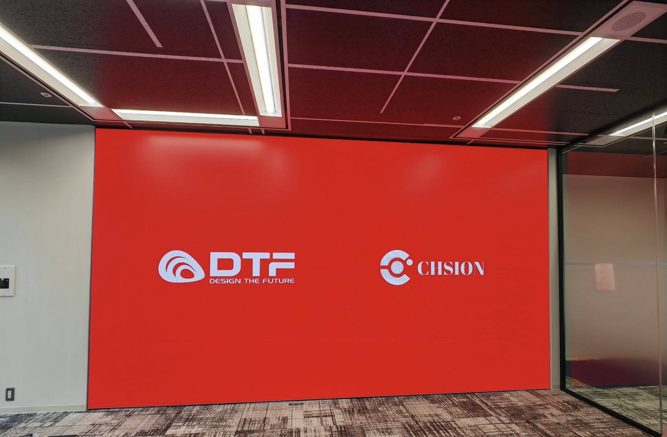 专业LED显示屏工程安装现场