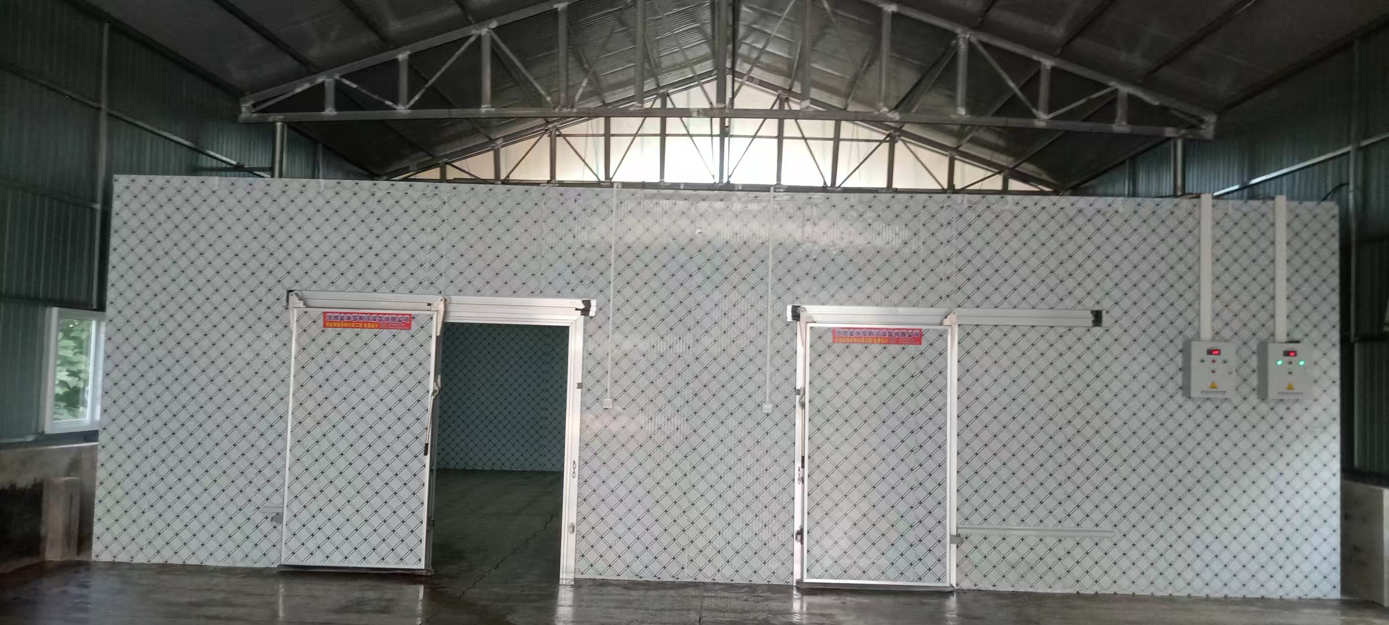 金冰雪制冷恒温恒湿冷库内部实景图