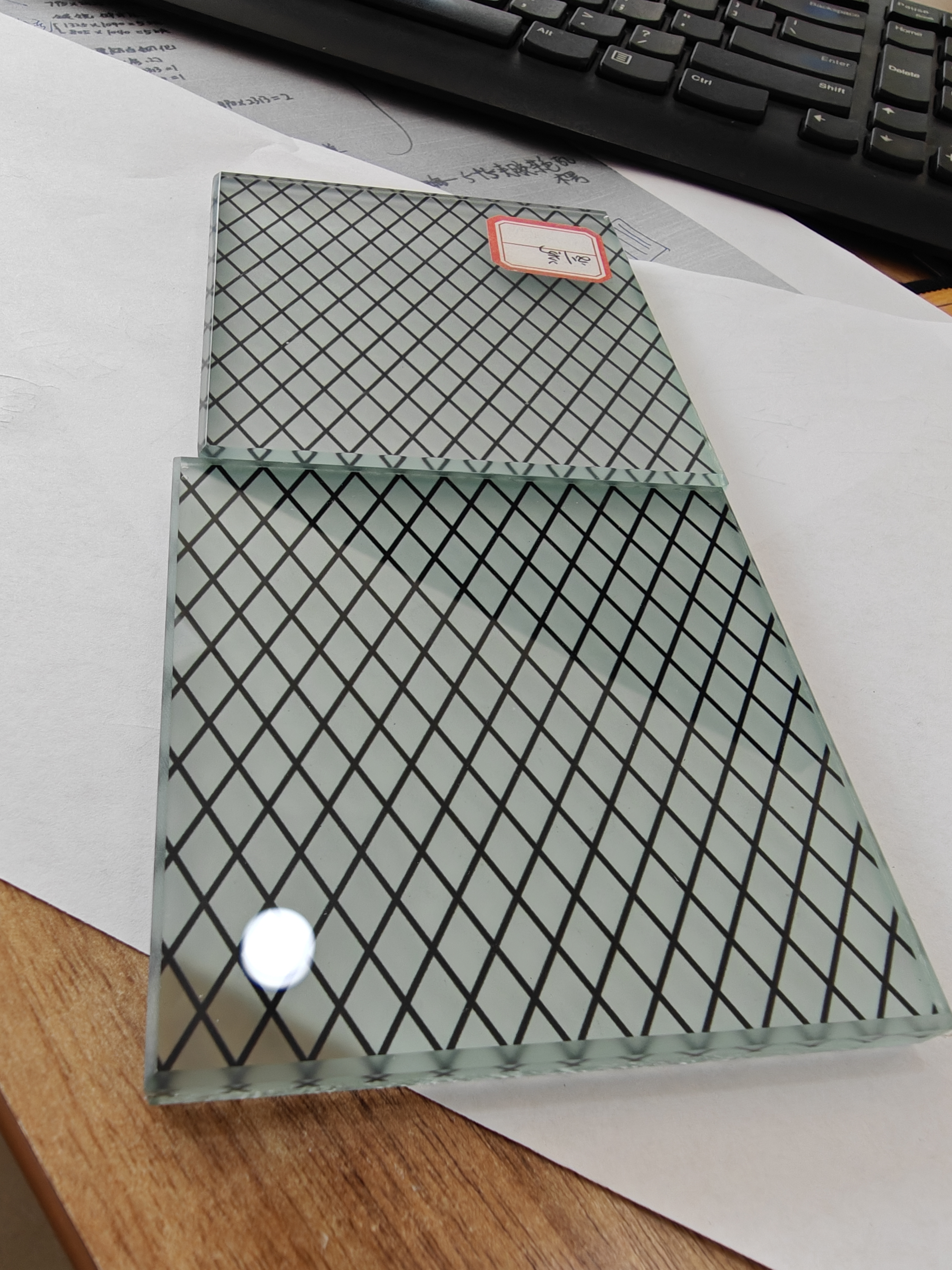 晶彩华阳玻璃深加工车间一隅