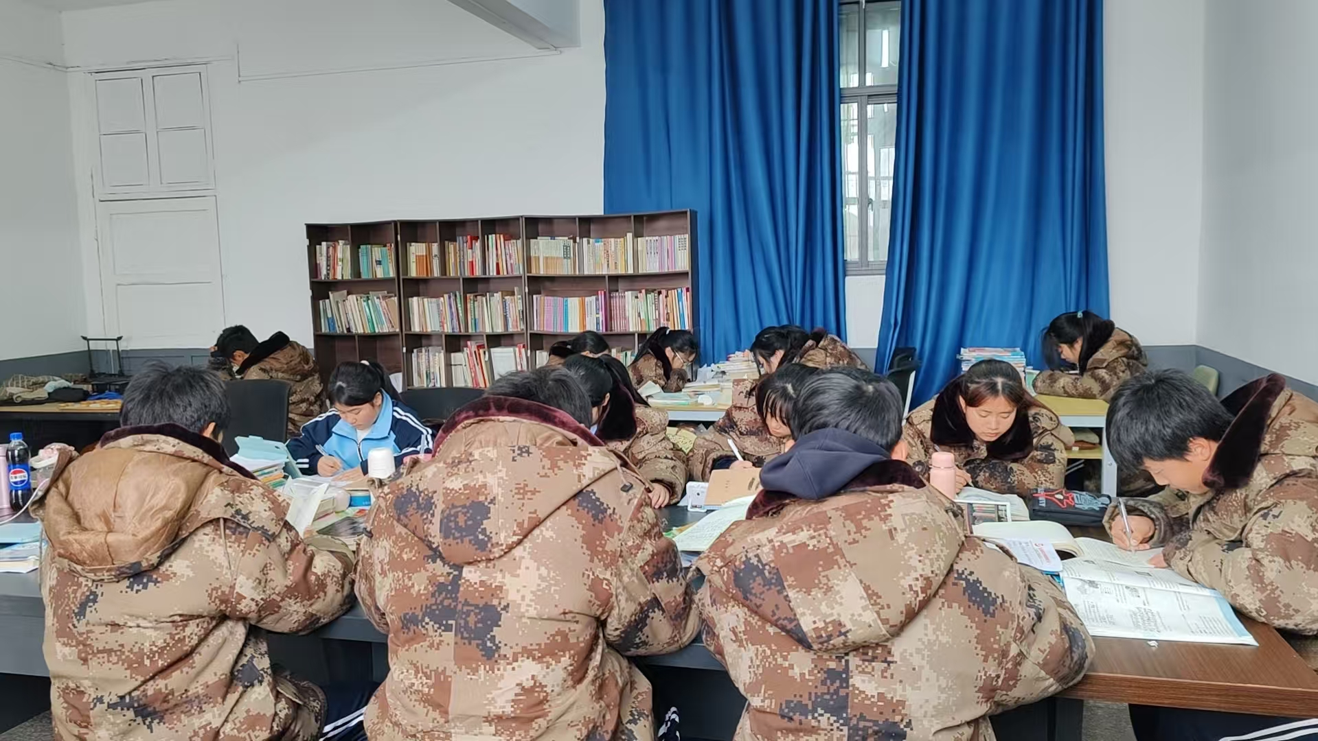 青少年心理辅导环境示意图