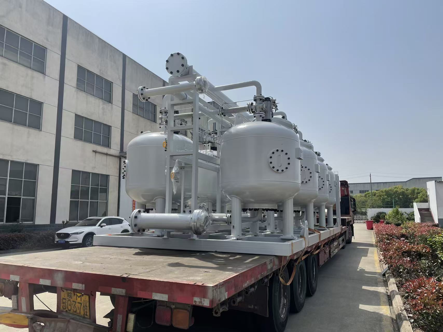 多介质过滤器在工业水处理中的应用示意图