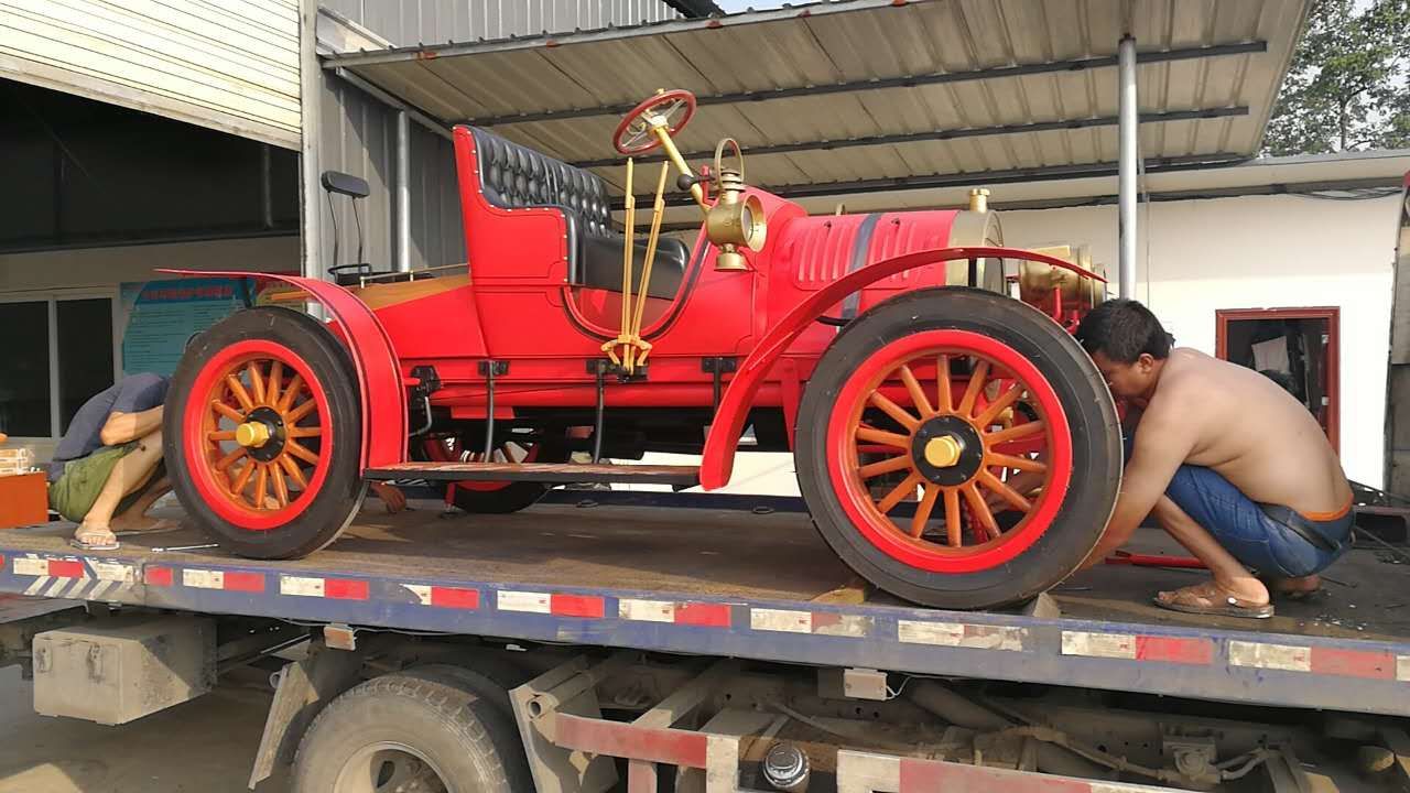 某型舰船仿真训练平台局部，展示复杂的机械结构与电子集成