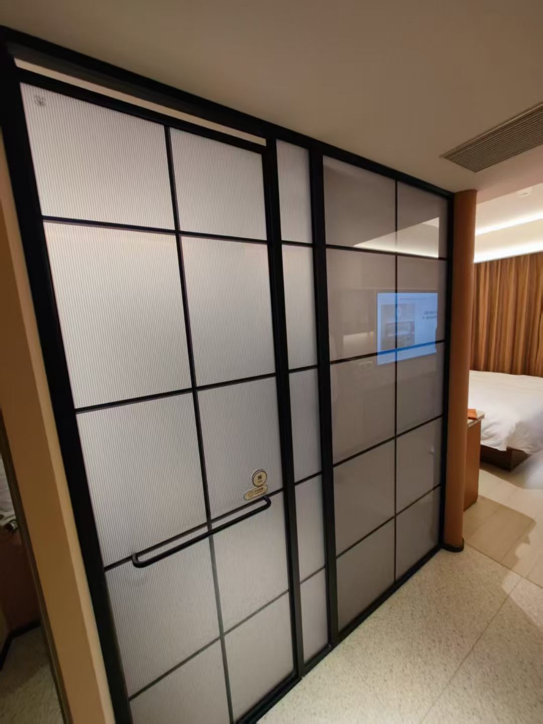 晶彩华阳玻璃厂一体化生产与安装服务流程示意