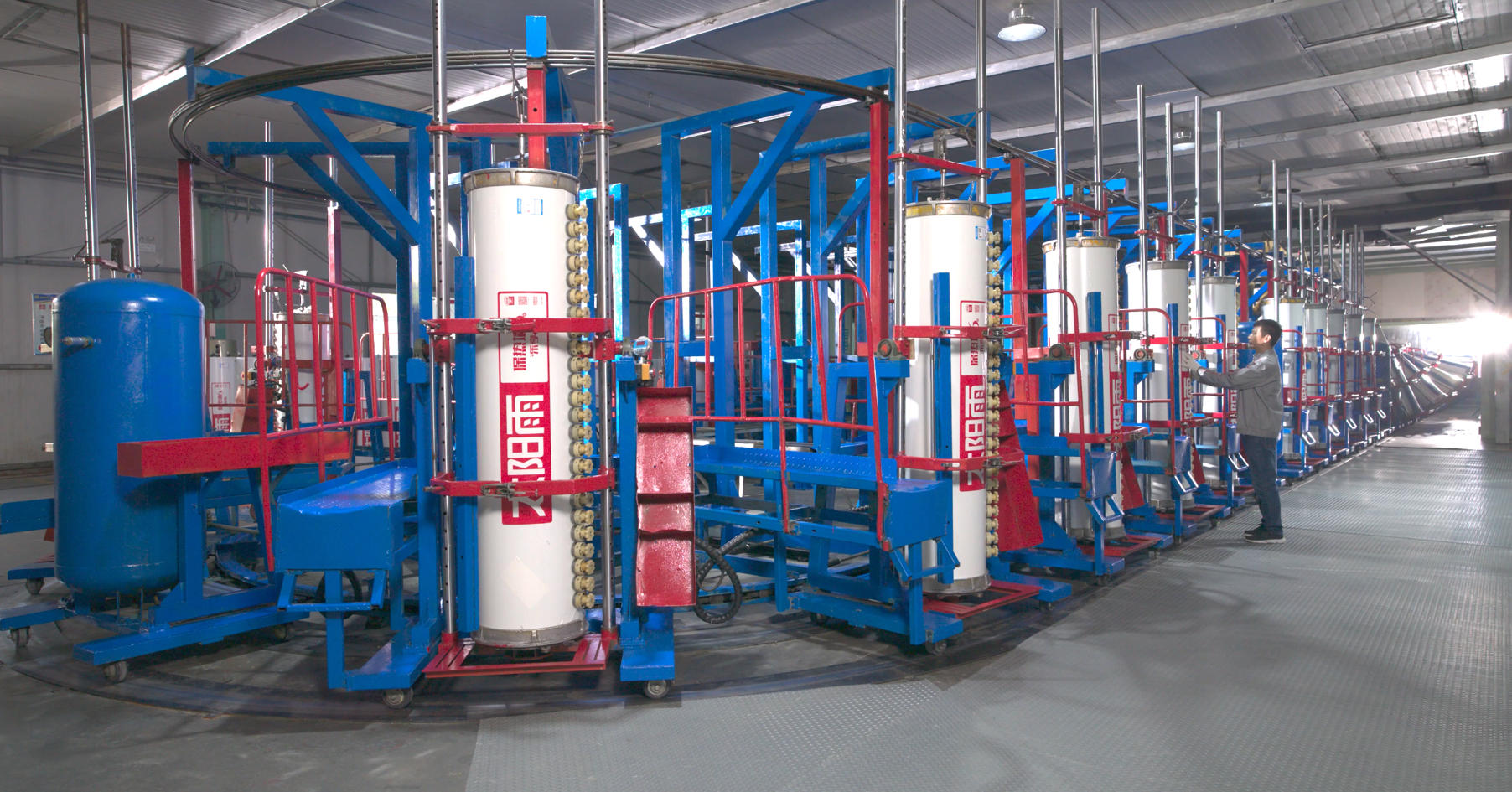 太阳雨集团现代化的生产车间与产品检测线，体现其制造实力与品质管控