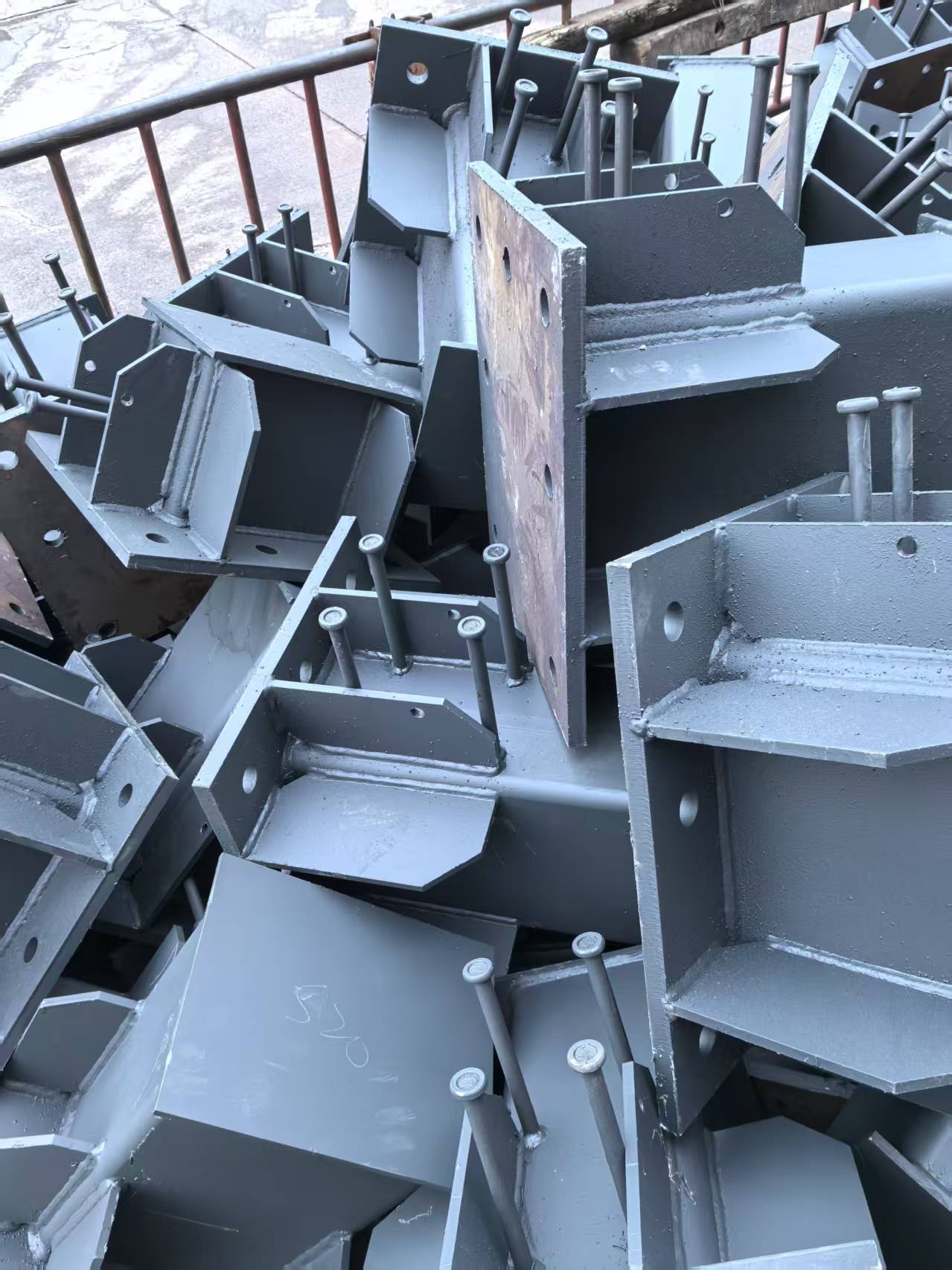 山城钢结构现代化支座生产线