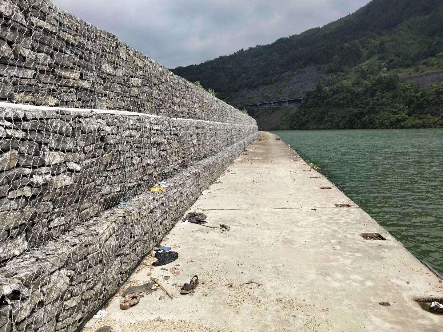 雷诺护垫生产细节