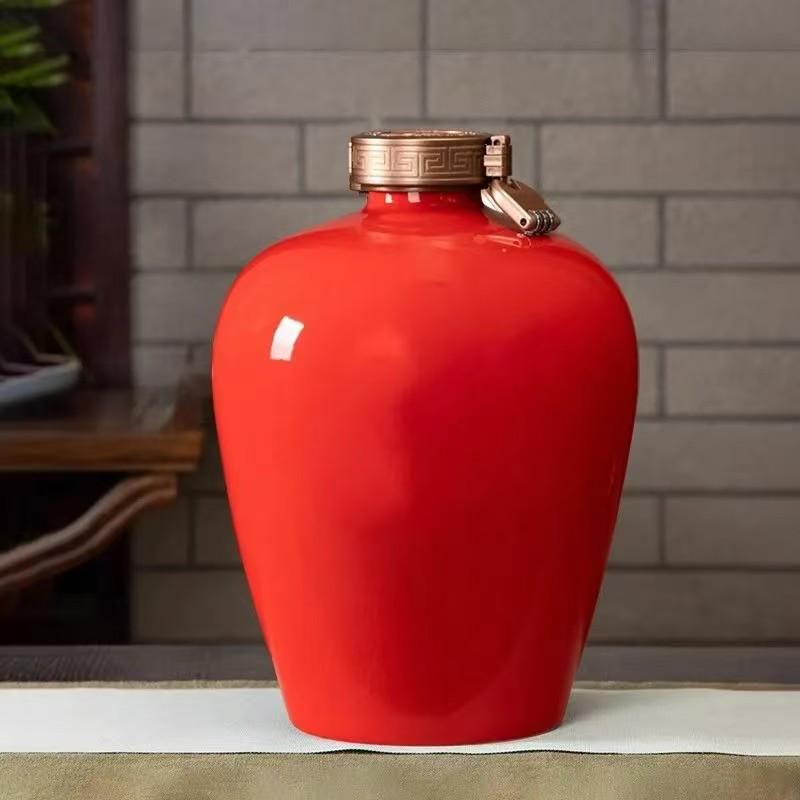 不同规格的土陶发酵容器