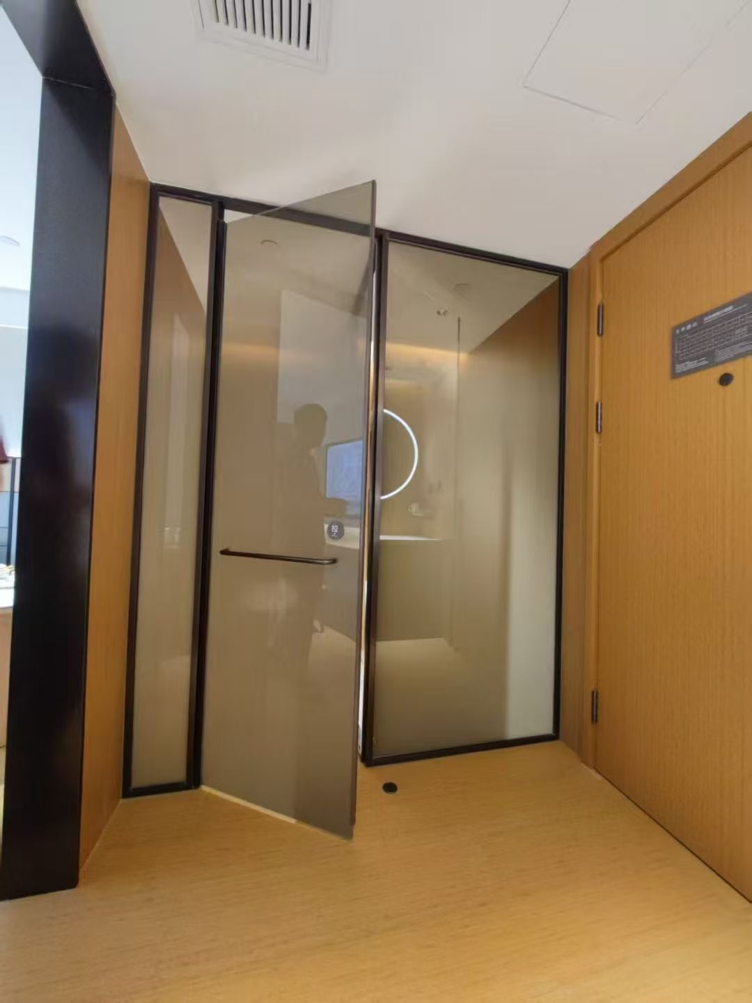 晶彩华阳渐变热熔玻璃工艺细节展示