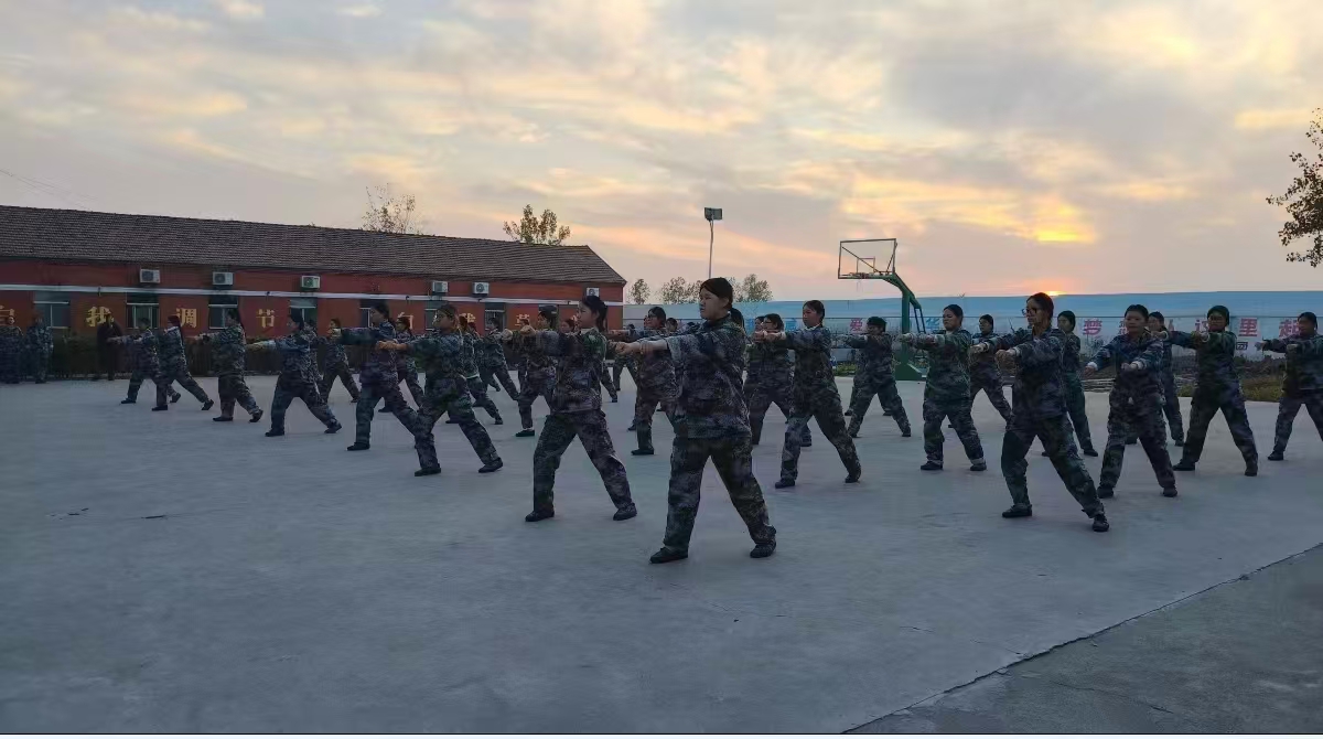 蔷薇中学校园环境