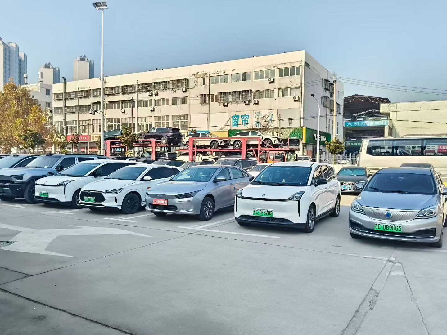 新伟汽车部分服务车队