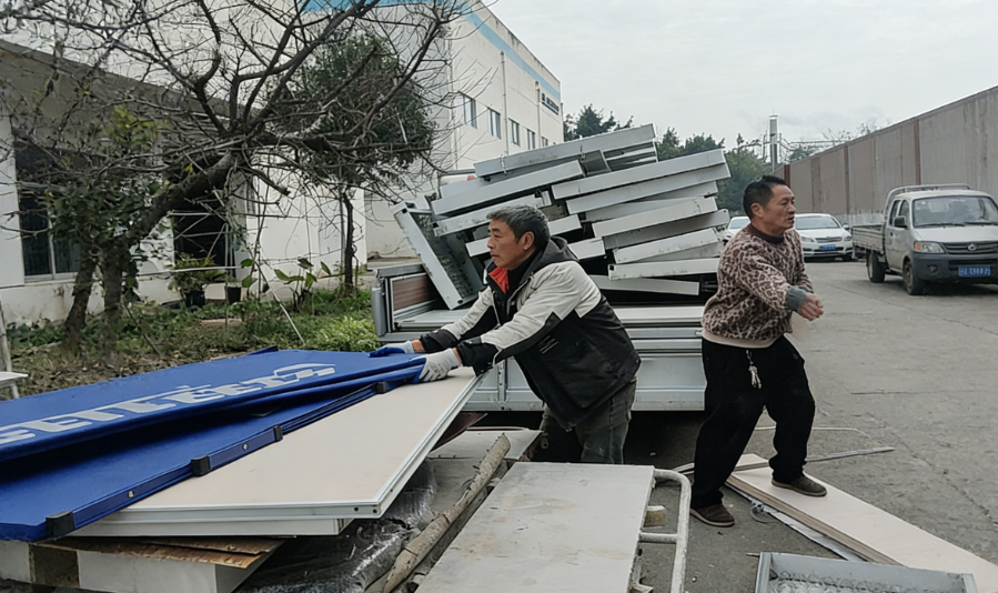 四川显文工程机械租赁有限公司设备现场作业图