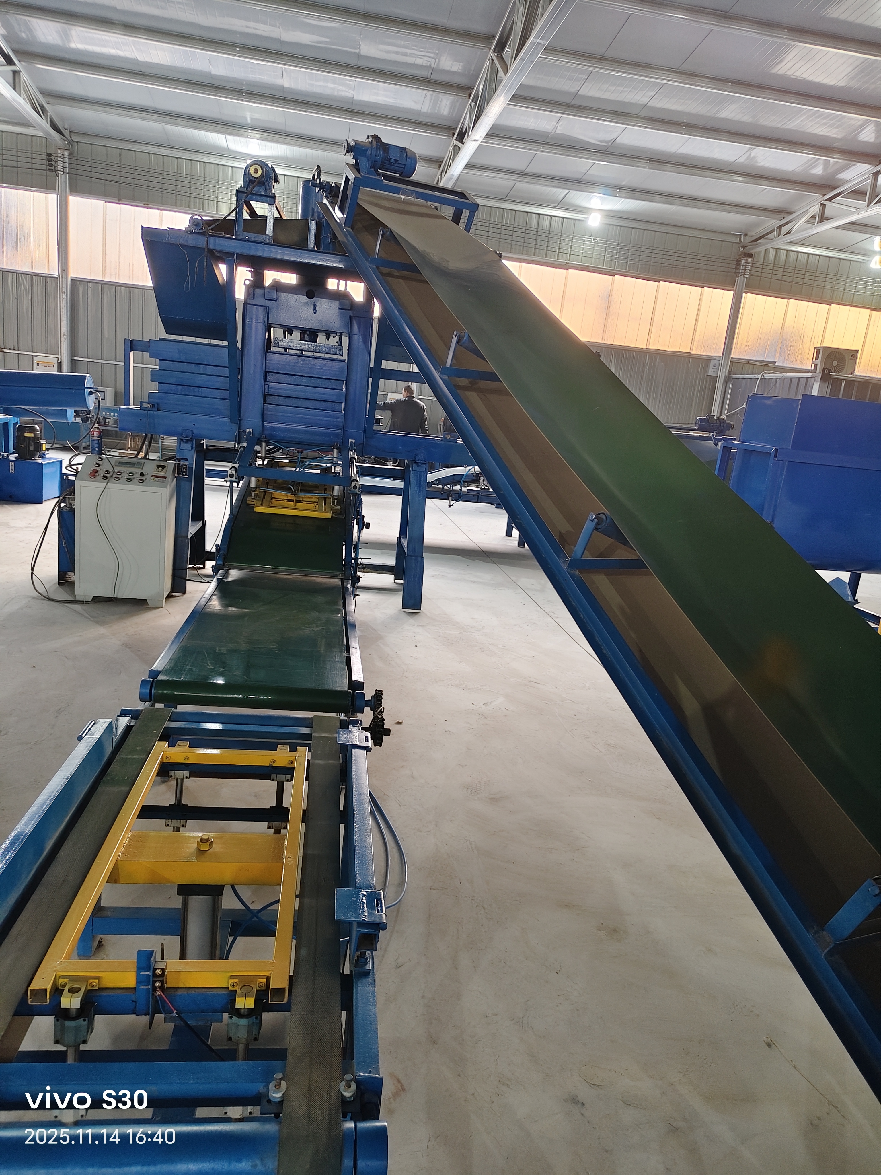 建伟制香机设备整体展示