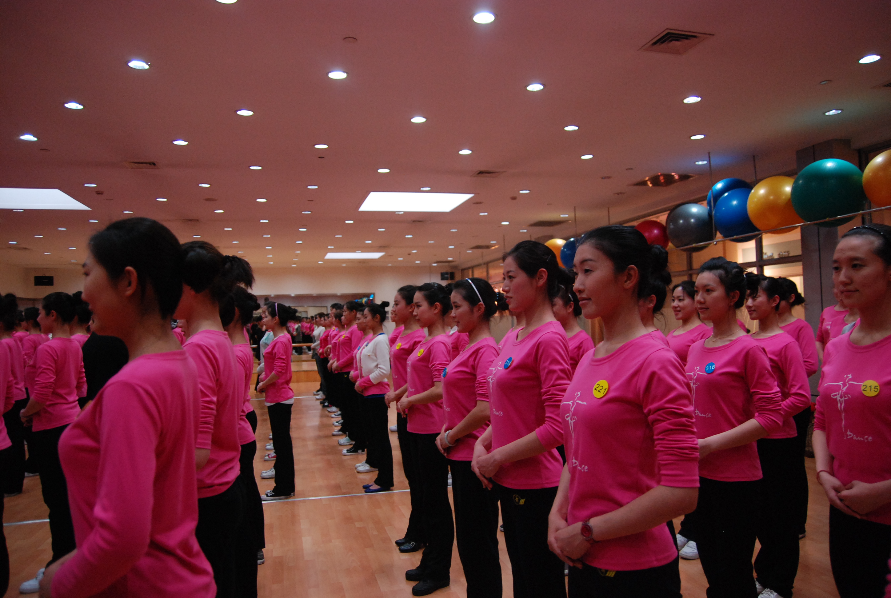 优雅的仪态训练场景