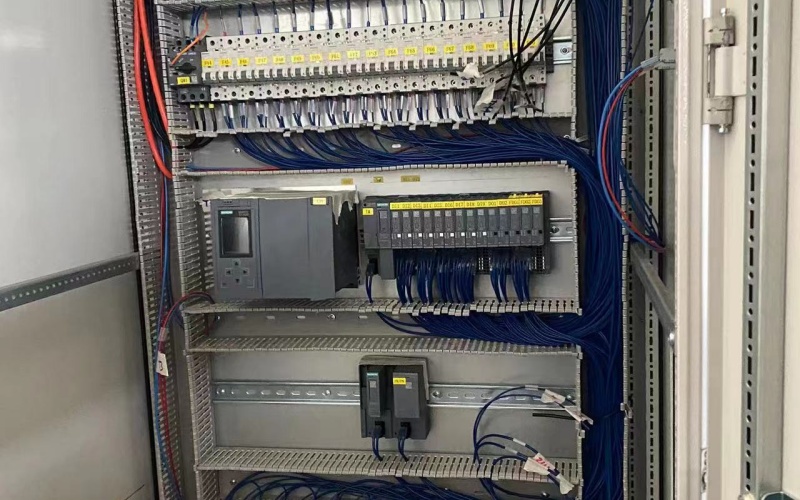 PLC控制柜内部接线工艺展示