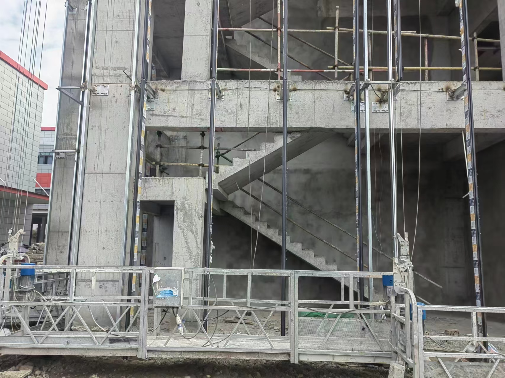 高空作业吊篮施工现场