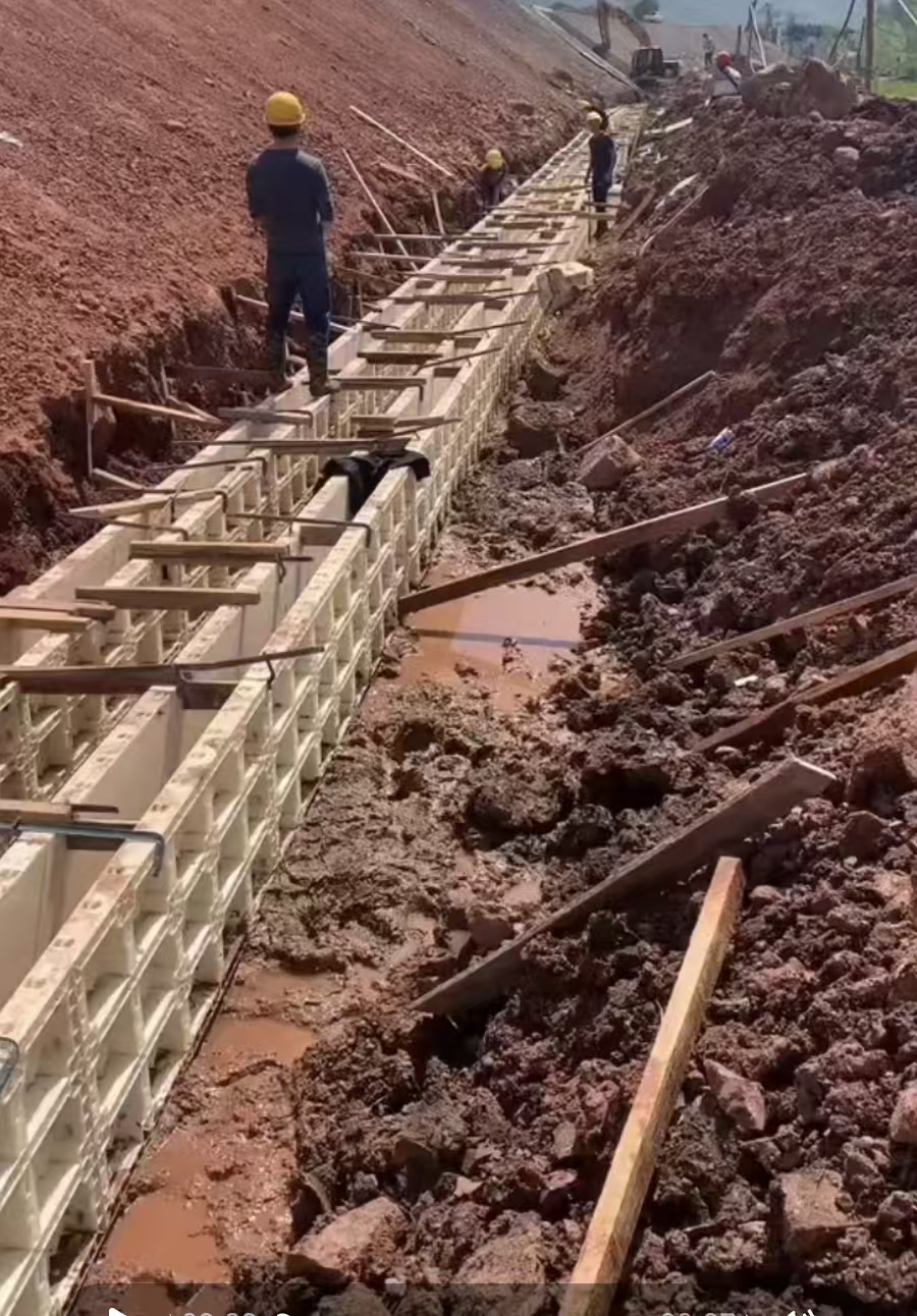 塑钢模板应用于防撞墙施工