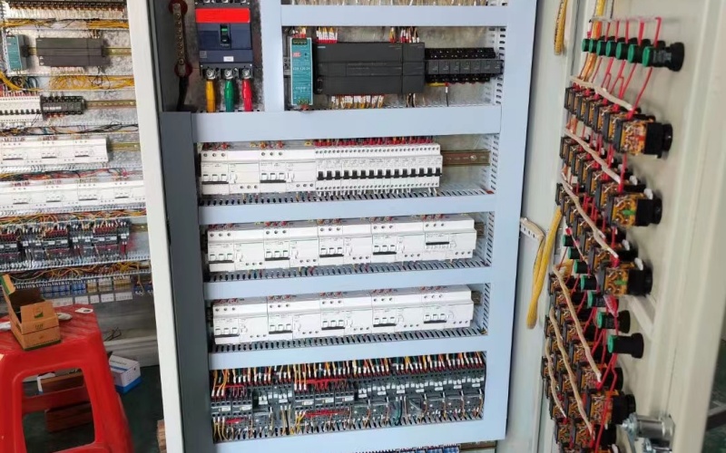 PLC控制柜内部接线工艺展示
