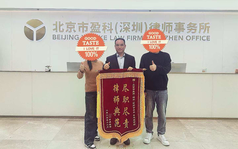 律师团队讨论案件