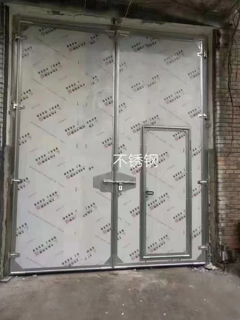 青源门业生产车间