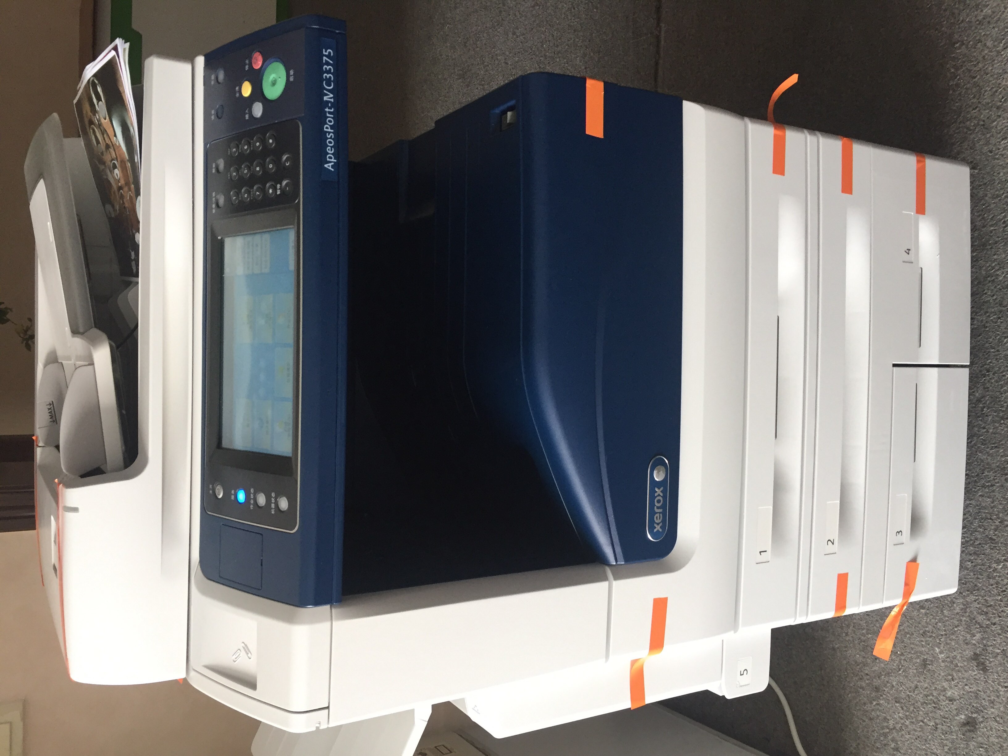 工程师为客户提供现场操作培训与使用指导